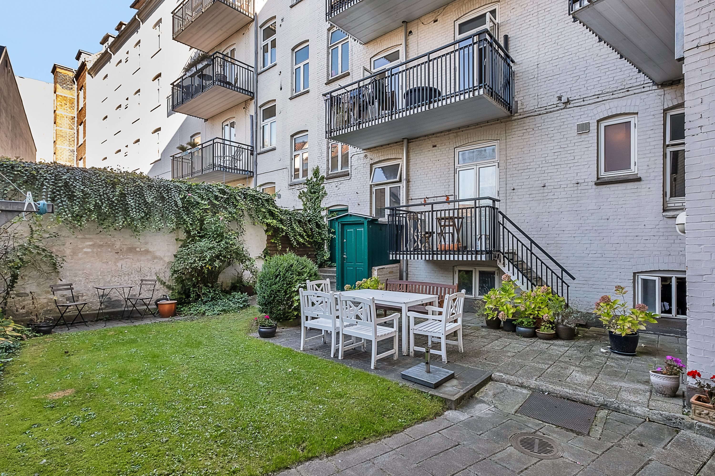 Fremhævet gårdmiljø billede i fuldskærmstilstand. Billede af Østboulevarden 1, 1. tv., 8000 Aarhus C