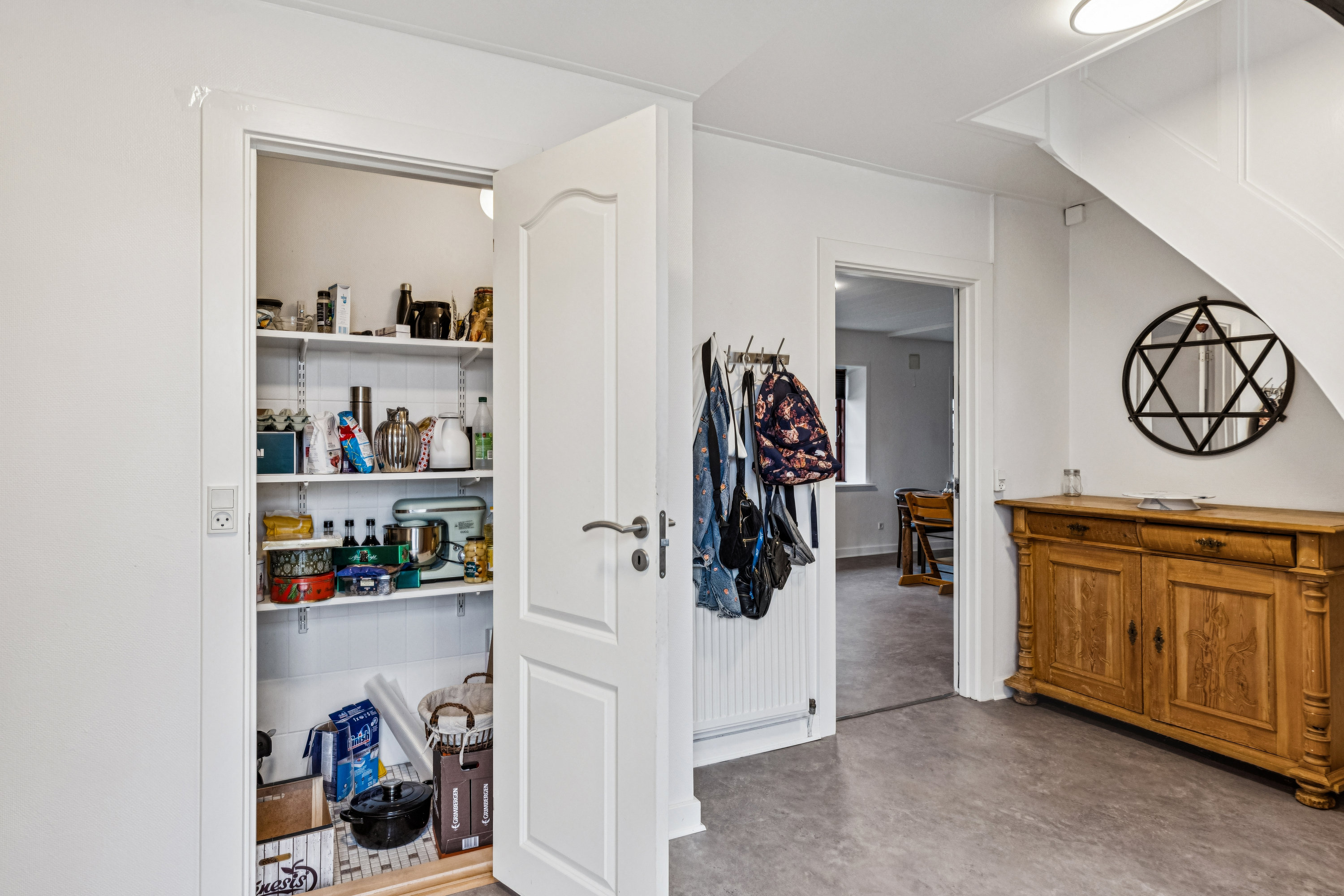 Fremhævet entré billede i fuldskærmstilstand. Billede af Roagervej 406, Ø Åbølling, 6760 Ribe