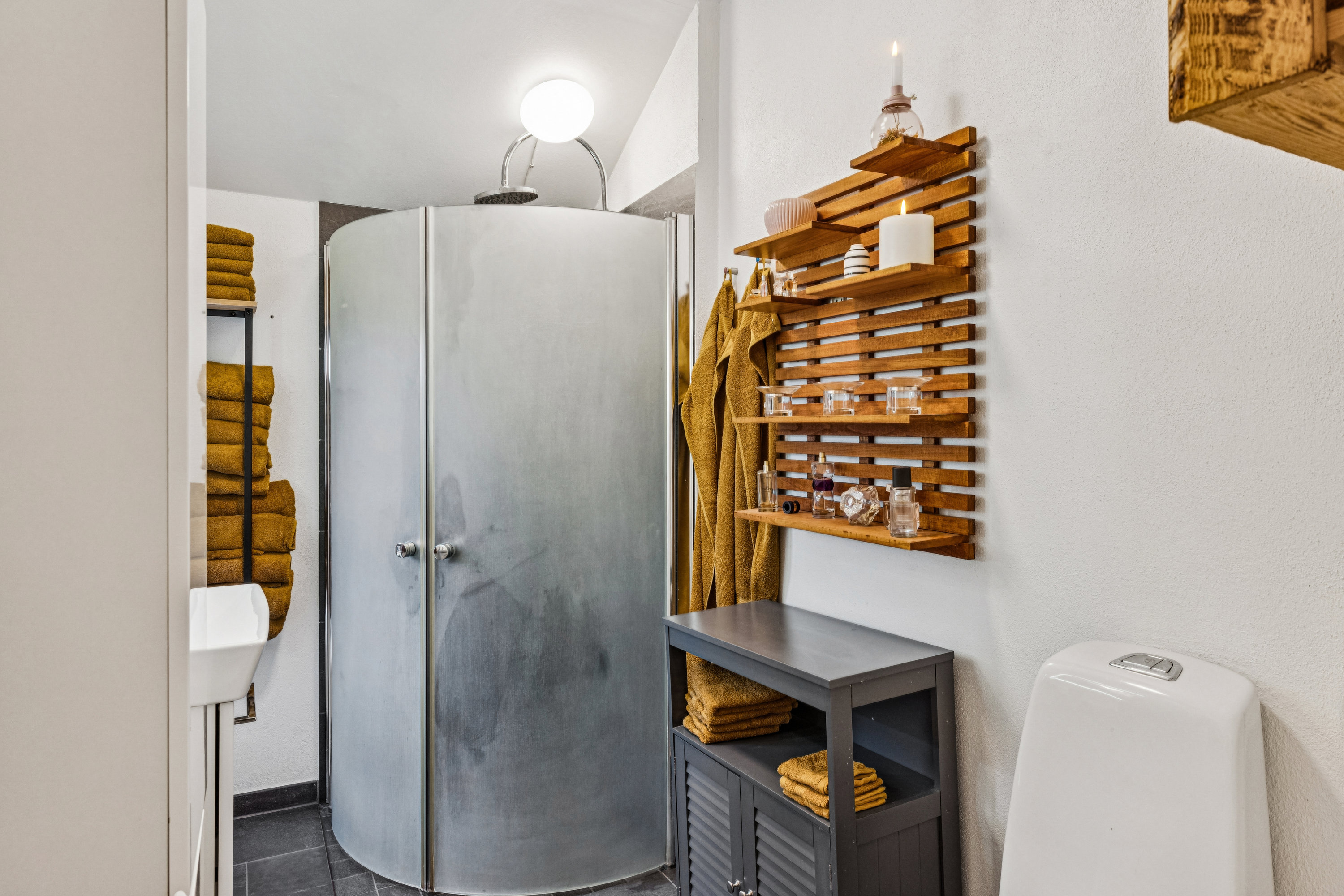 Fremhævet badeværelse billede i fuldskærmstilstand. Billede af Roagervej 406, Ø Åbølling, 6760 Ribe