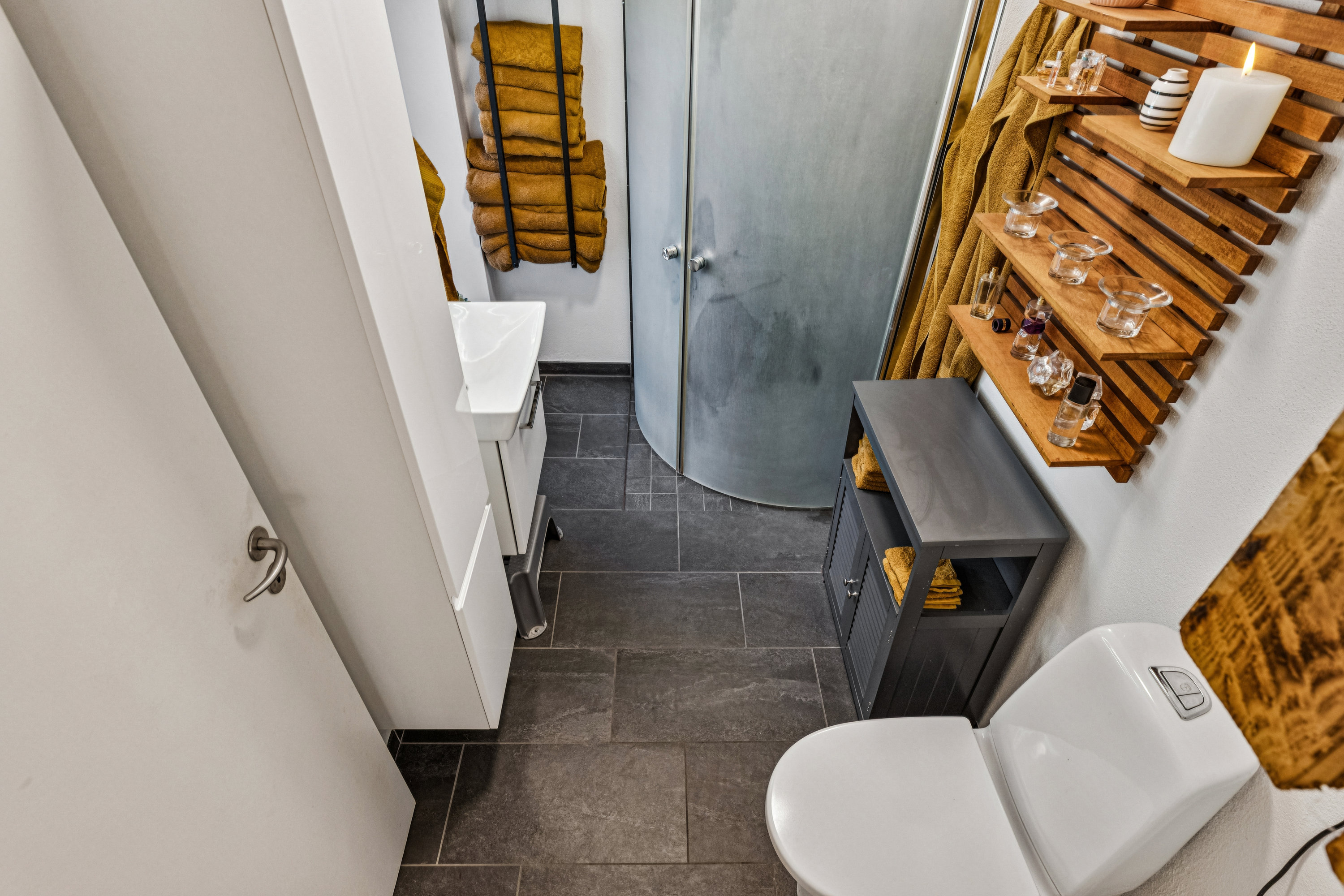 Fremhævet trappe billede i fuldskærmstilstand. Billede af Roagervej 406, Ø Åbølling, 6760 Ribe