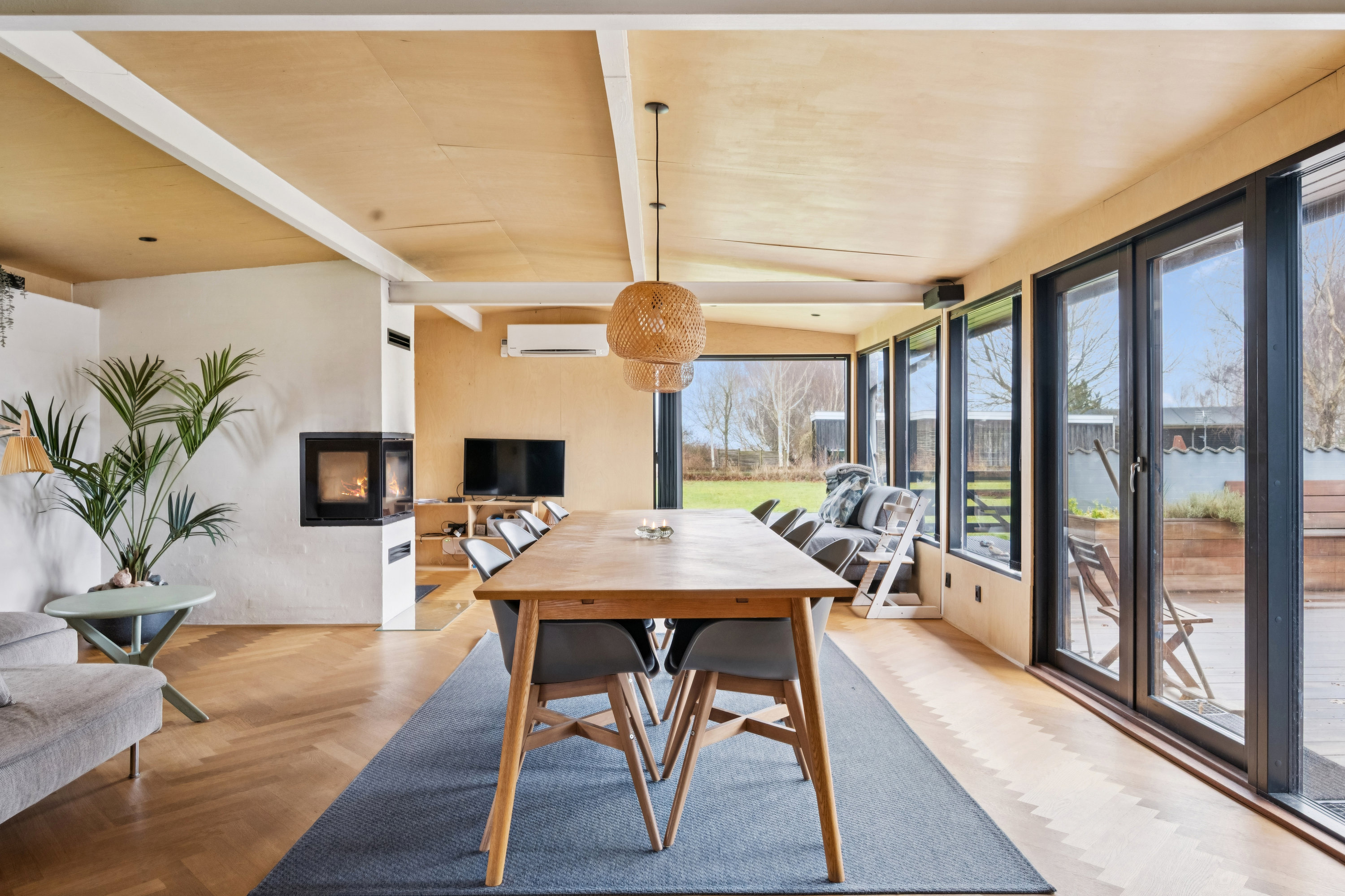 Fremhævet stue billede i fuldskærmstilstand. Billede af Skødshovedgård 39, Skødshoved Strand, 8420 Knebel