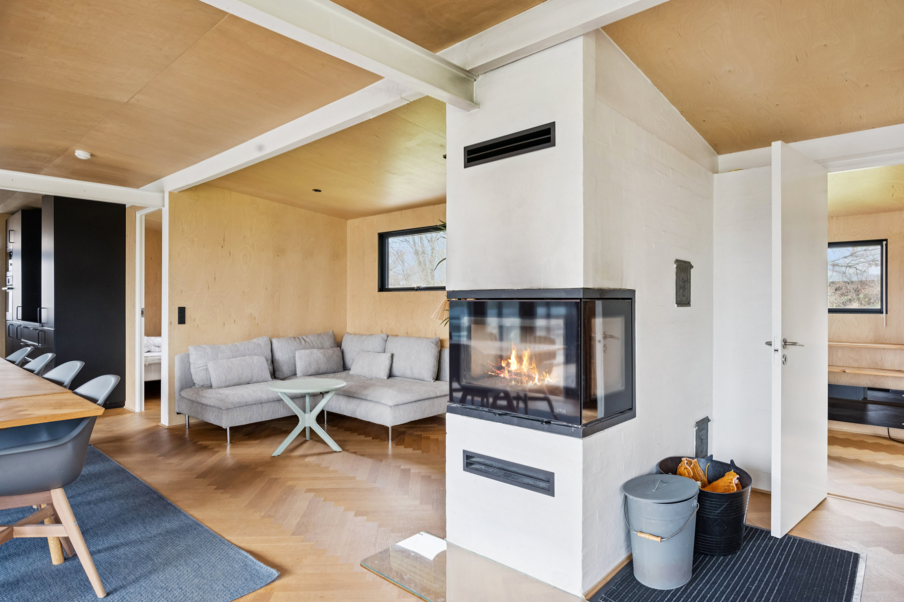 Miniaturebillede 2: stue. Billede af Skødshovedgård 39, Skødshoved Strand, 8420 Knebel