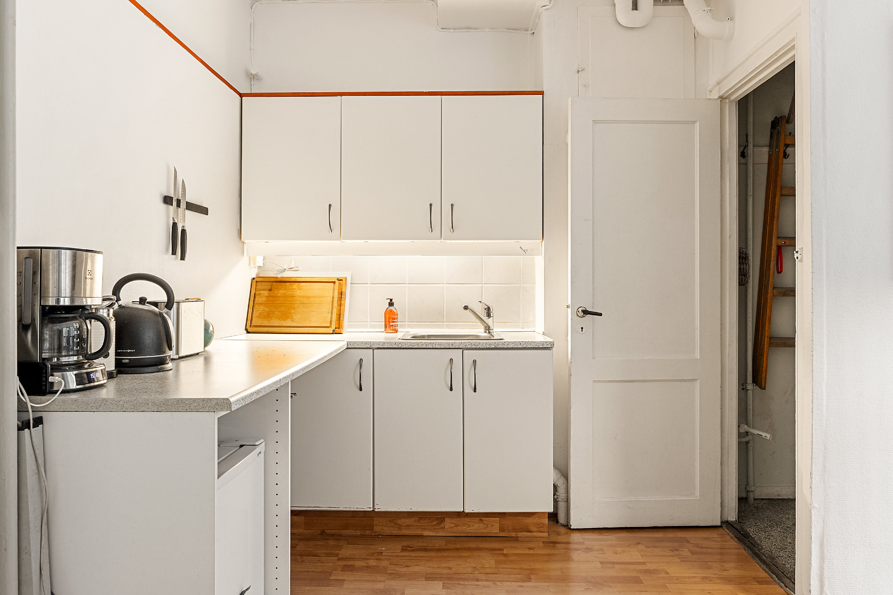 Fremhævet thekøkken billede i fuldskærmstilstand. Billede af Enghavevej 72, st.. 1., 1674 København V