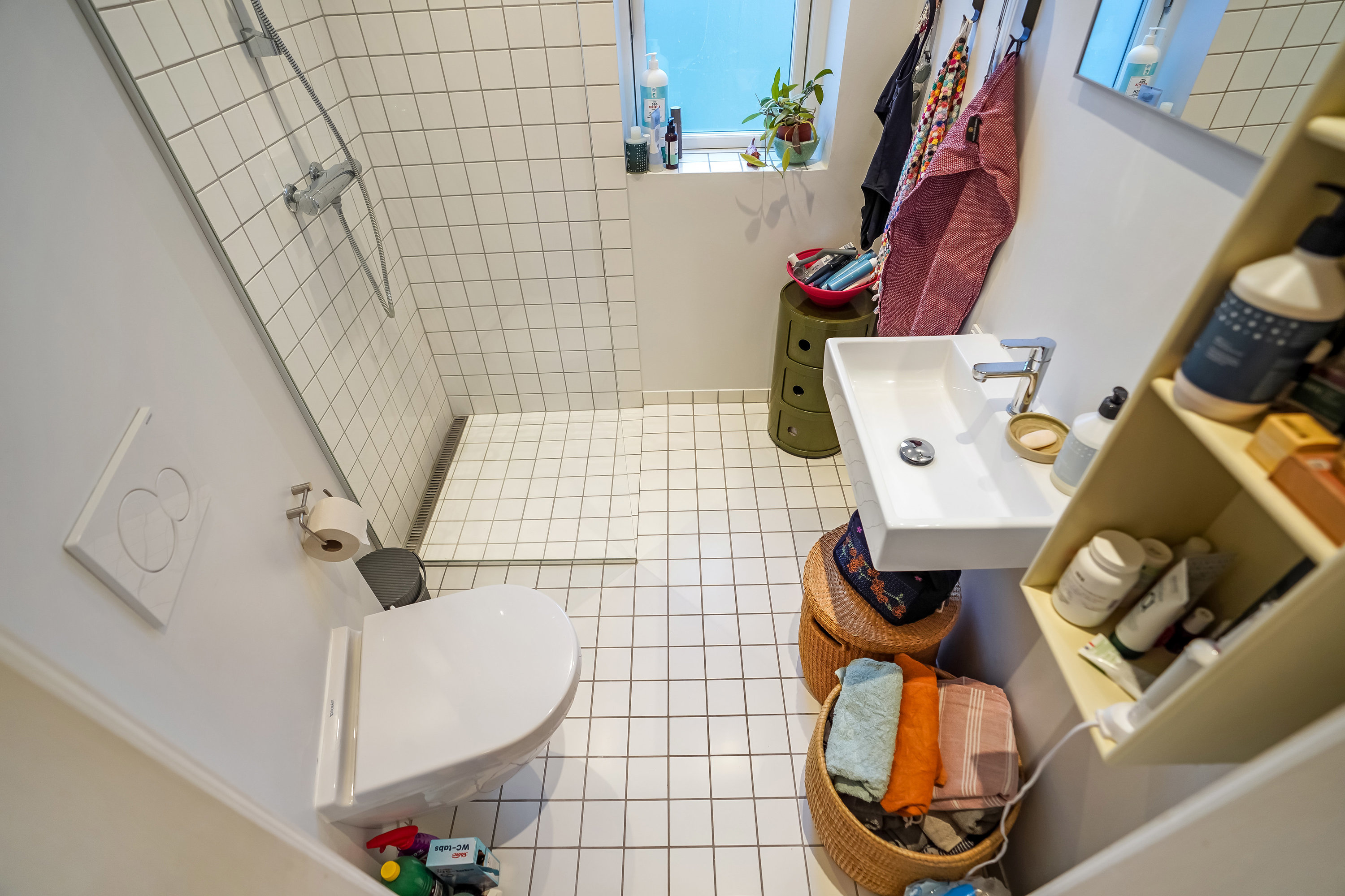 Fremhævet badeværelse billede i fuldskærmstilstand. Billede af J.C. La Cours Vej 6, st.., 5000 Odense C