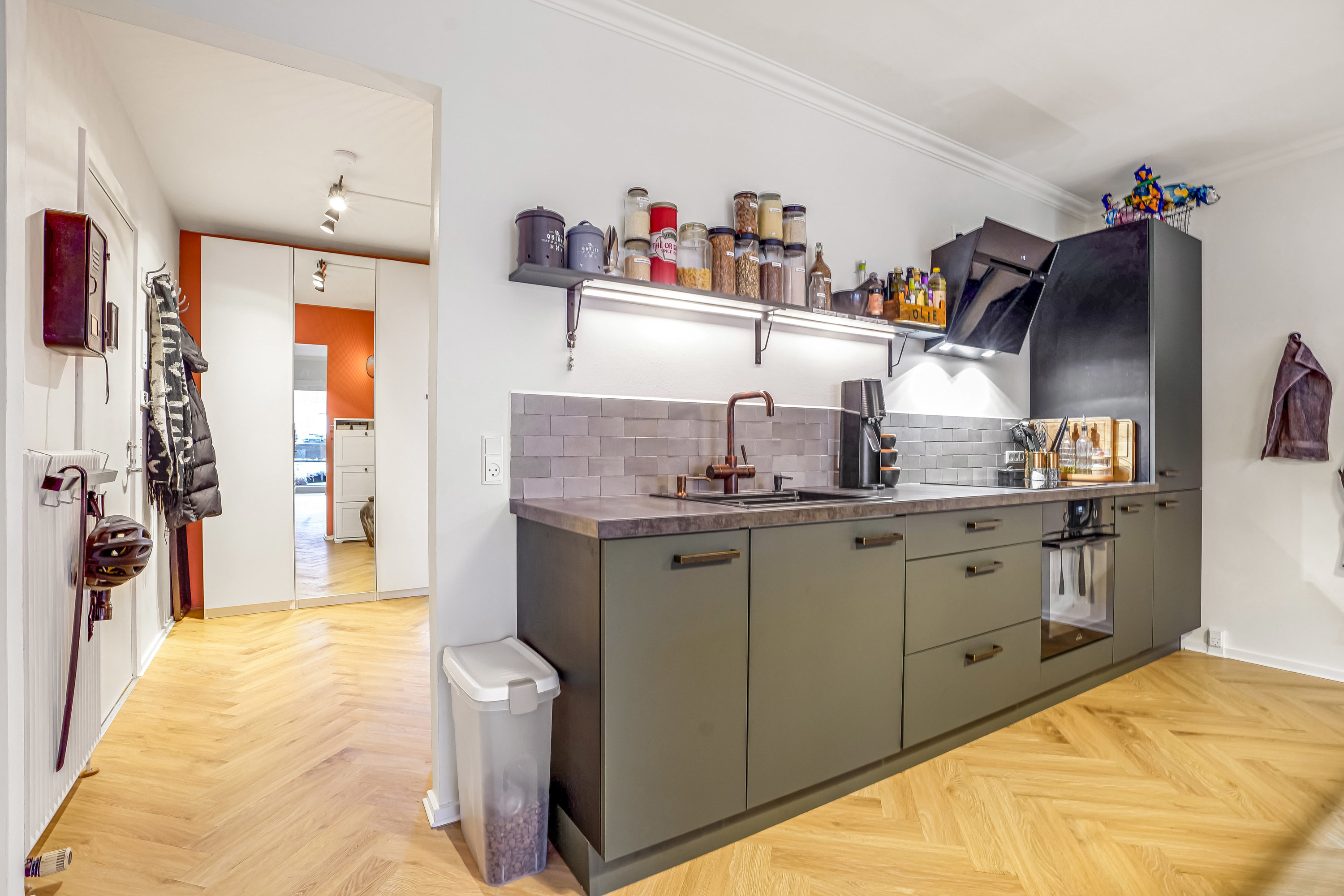 Fremhævet køkken billede i fuldskærmstilstand. Billede af Filosofgangen 86, st.. tv., 5000 Odense C