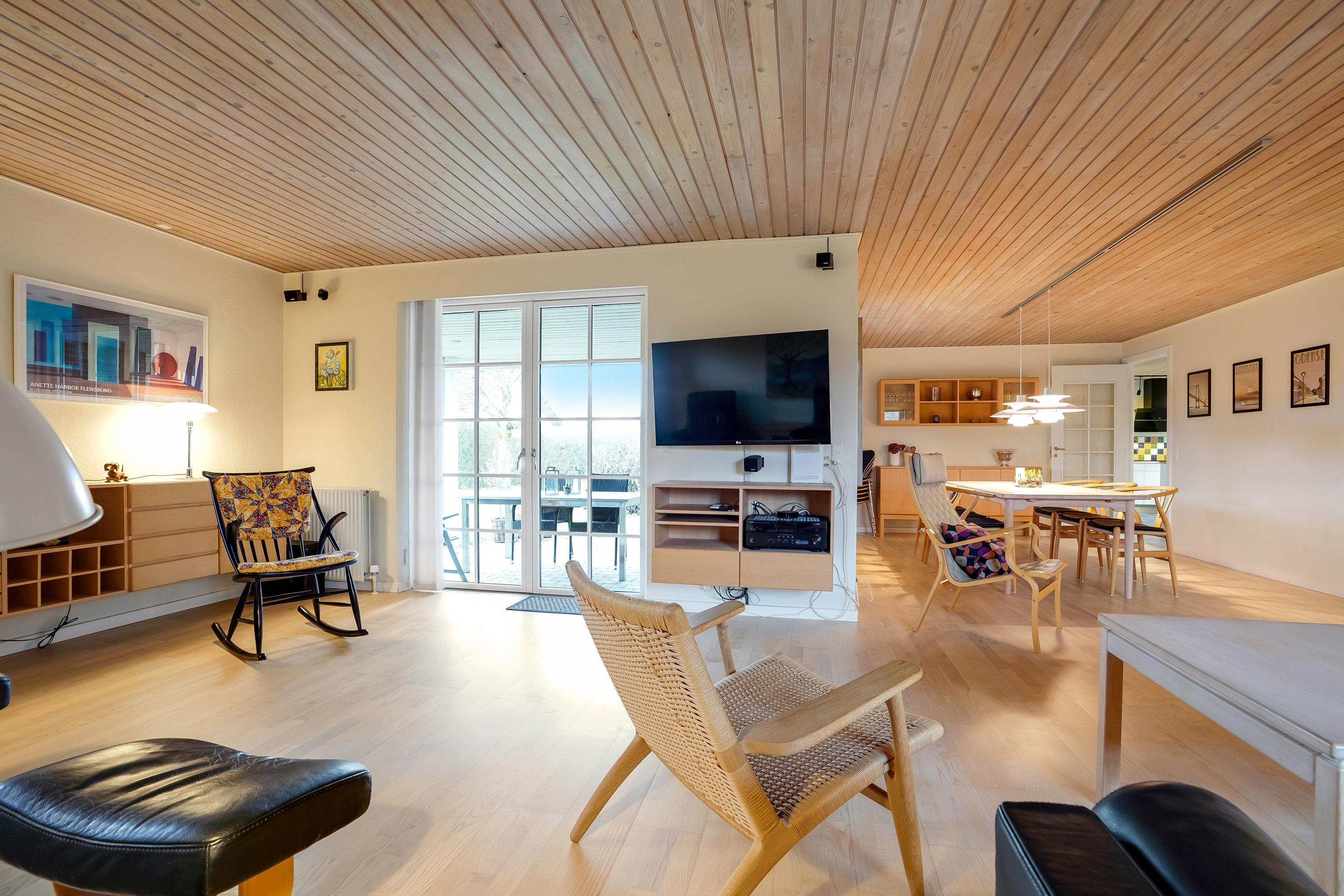 Fremhævet stue billede i fuldskærmstilstand. Billede af Væbnerhatten 76, Tornbjerg, 5220 Odense SØ