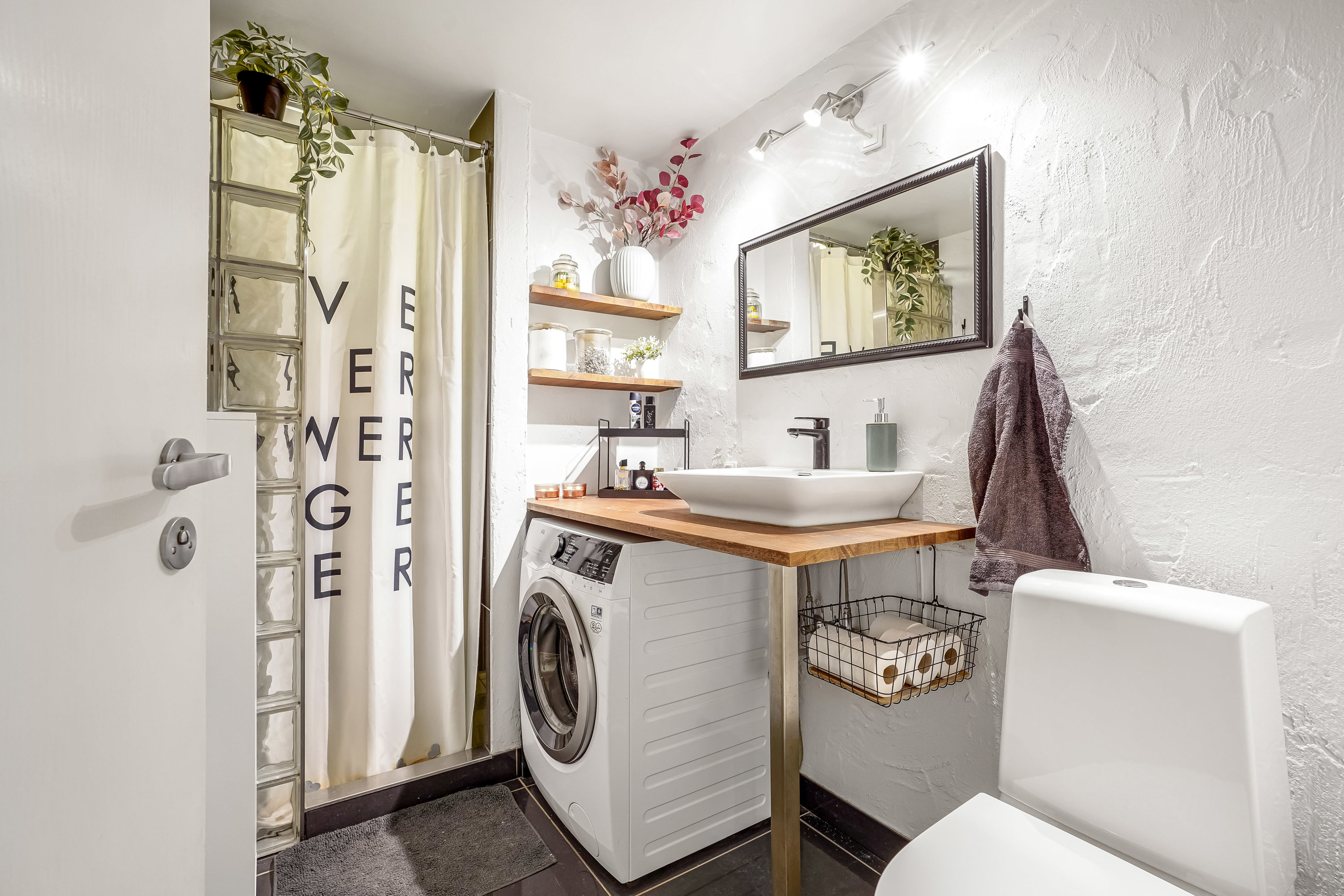 Fremhævet badeværelse billede i fuldskærmstilstand. Billede af Filosofgangen 86, st.. tv., 5000 Odense C