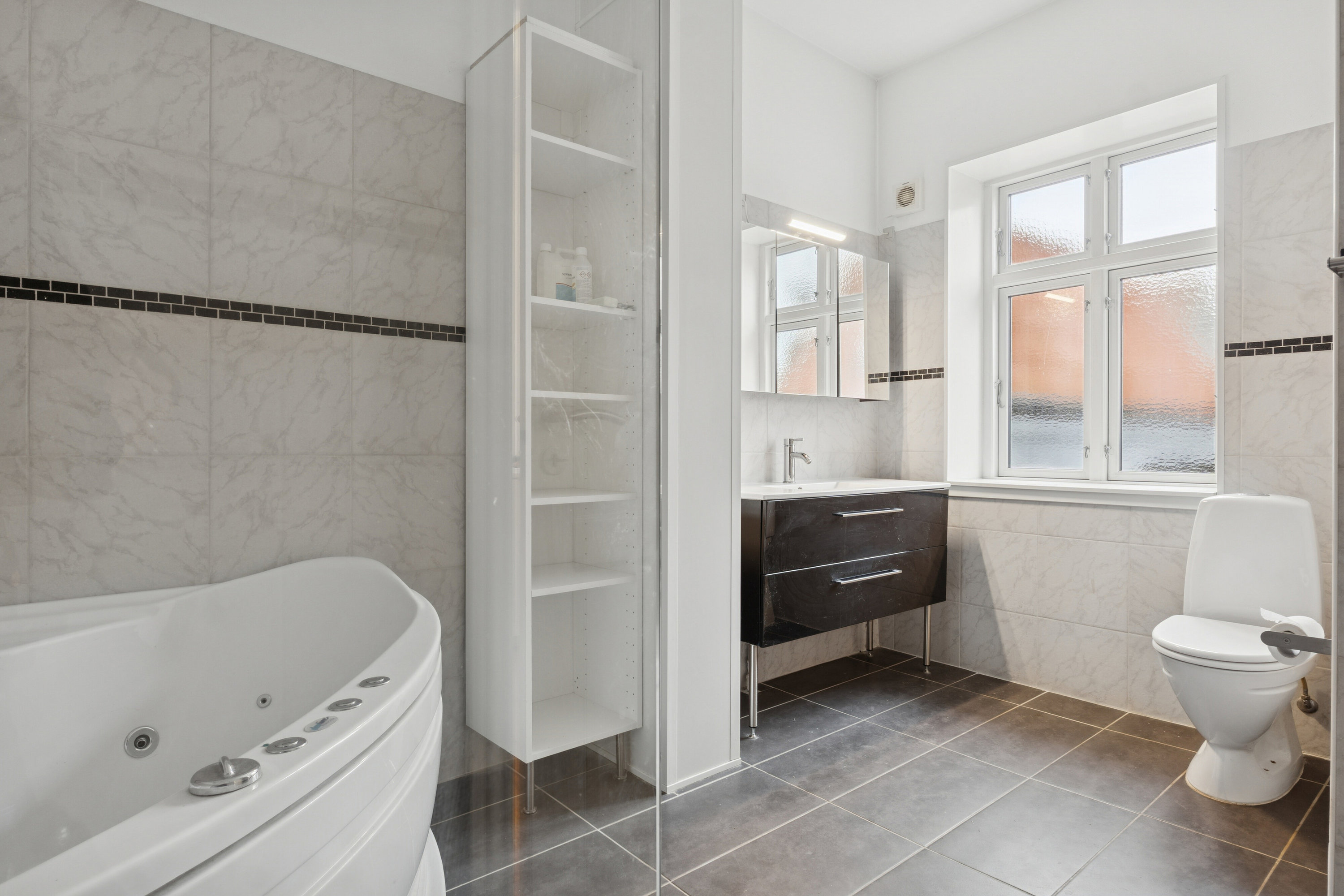 Fremhævet badeværelse billede i fuldskærmstilstand. Billede af Ramsherred 75, 5900 Rudkøbing