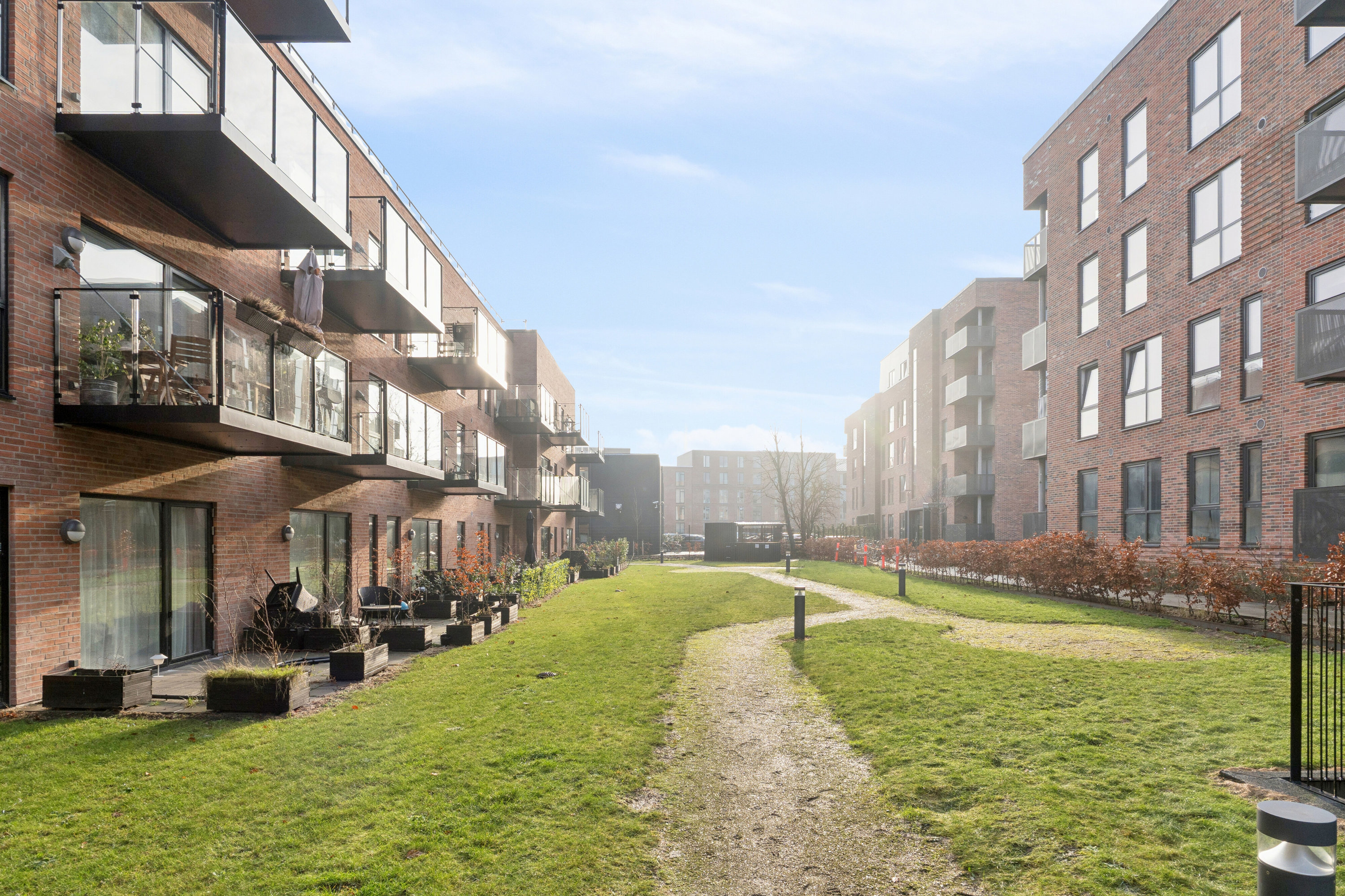 Fremhævet gårdmiljø billede i fuldskærmstilstand. Billede af Kirkebjerg Parkvej 10C, 1. th., 2605 Brøndby