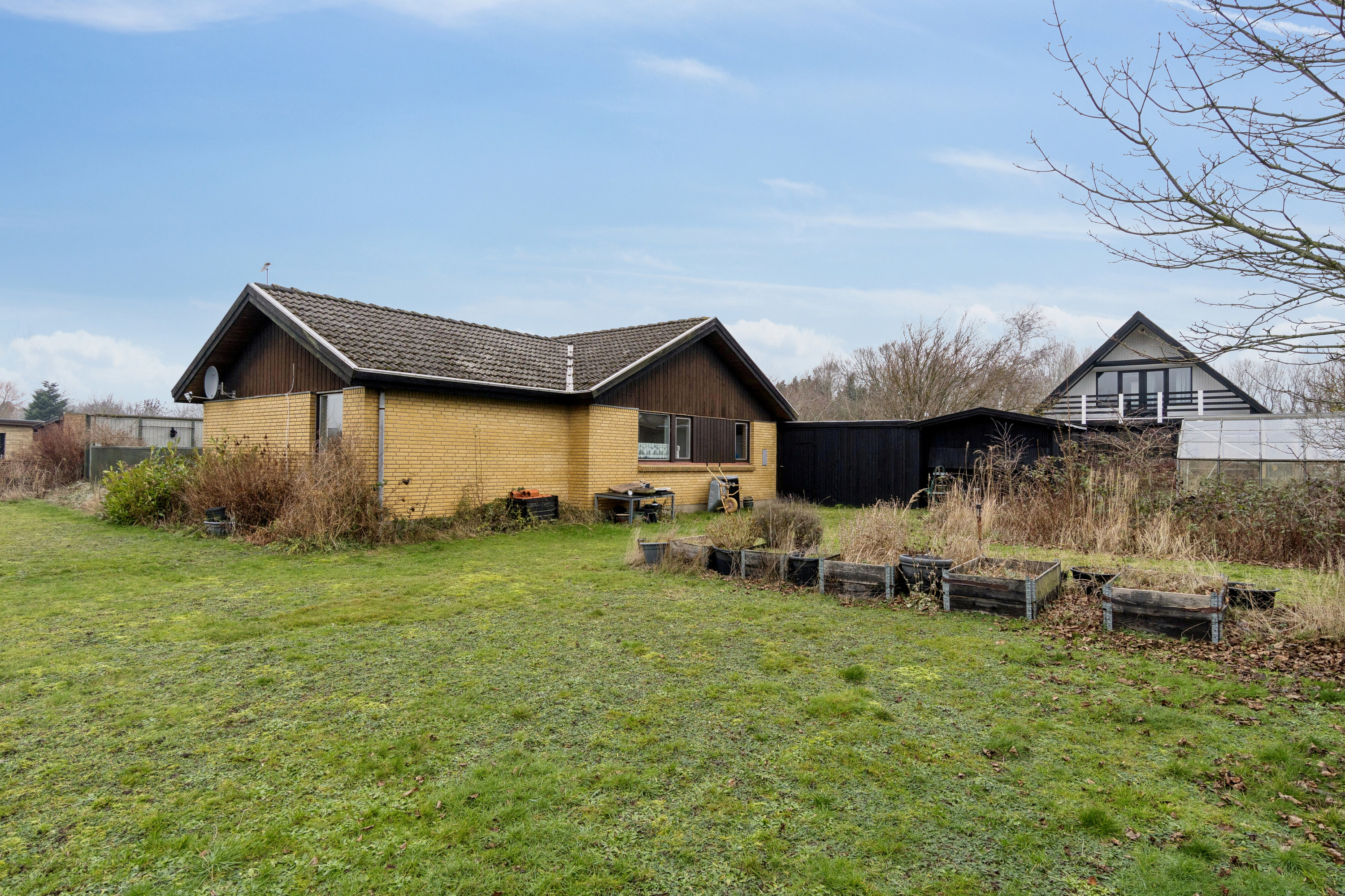 Miniaturebillede 2: set fra haven. Billede af Buen 10, Lobbæk, 3720 Aakirkeby