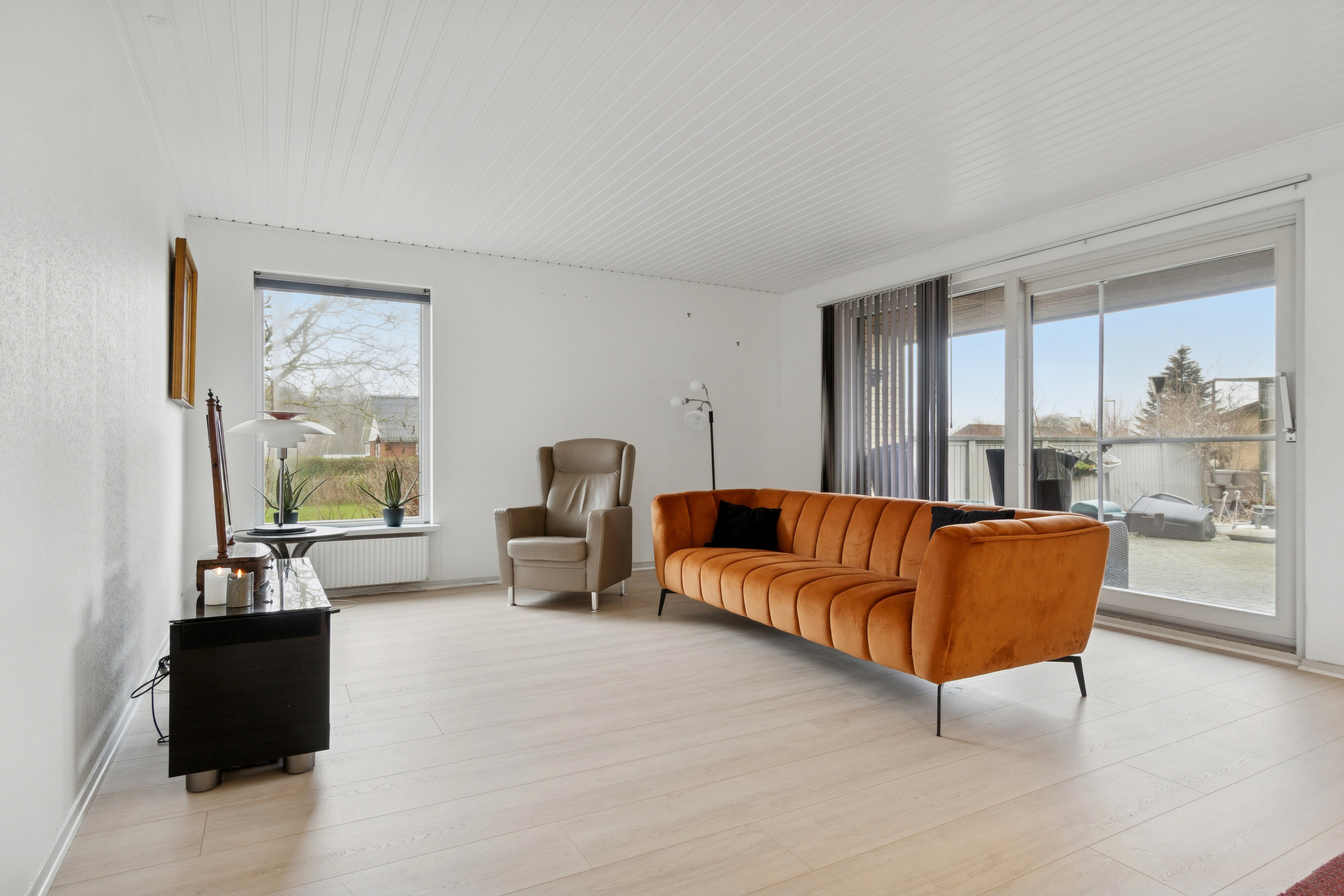 Fremhævet stue billede i fuldskærmstilstand. Billede af Buen 10, Lobbæk, 3720 Aakirkeby