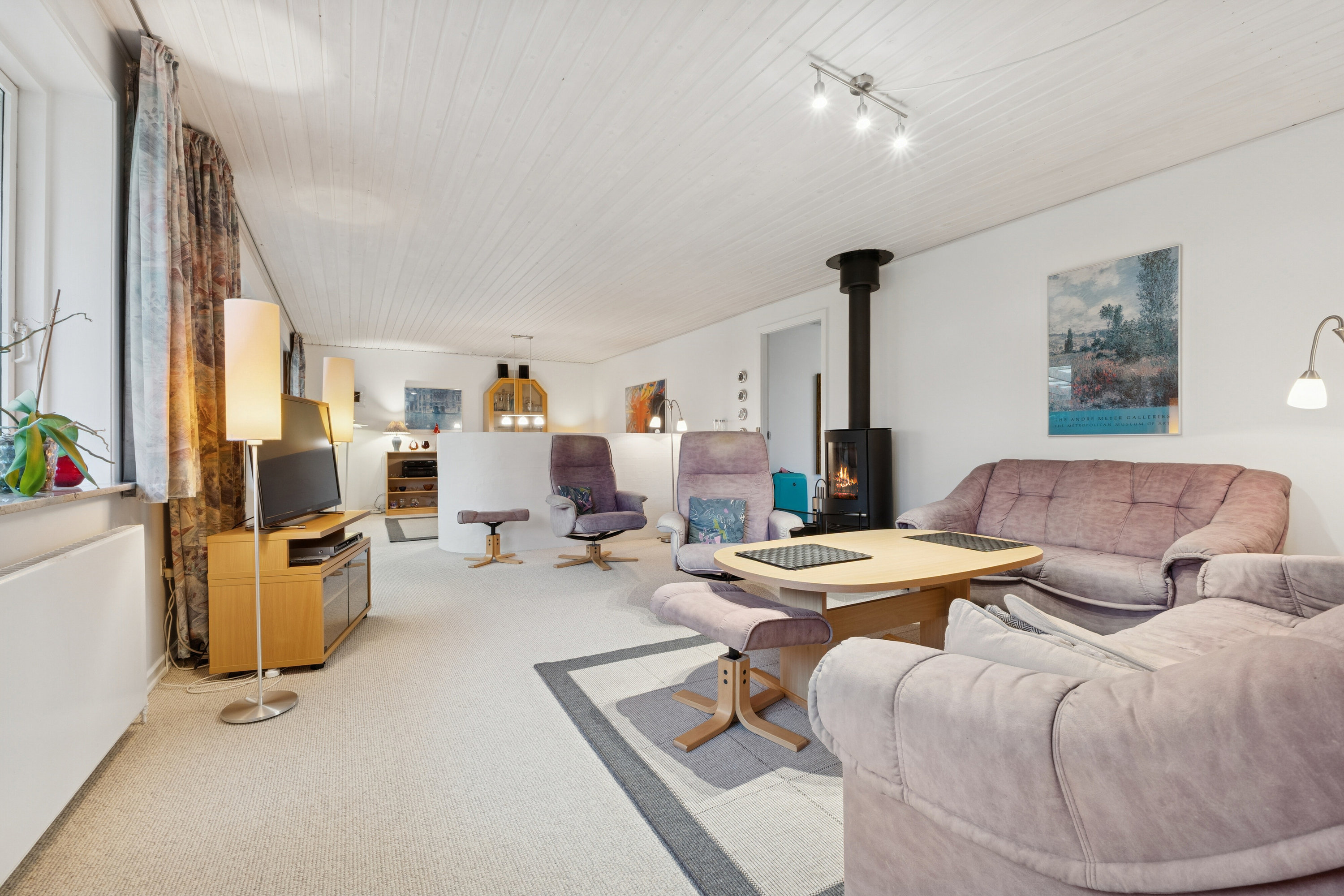 Fremhævet stue billede i fuldskærmstilstand. Billede af Kløvermarksvej 21, Ollerup, 5762 Vester Skerninge