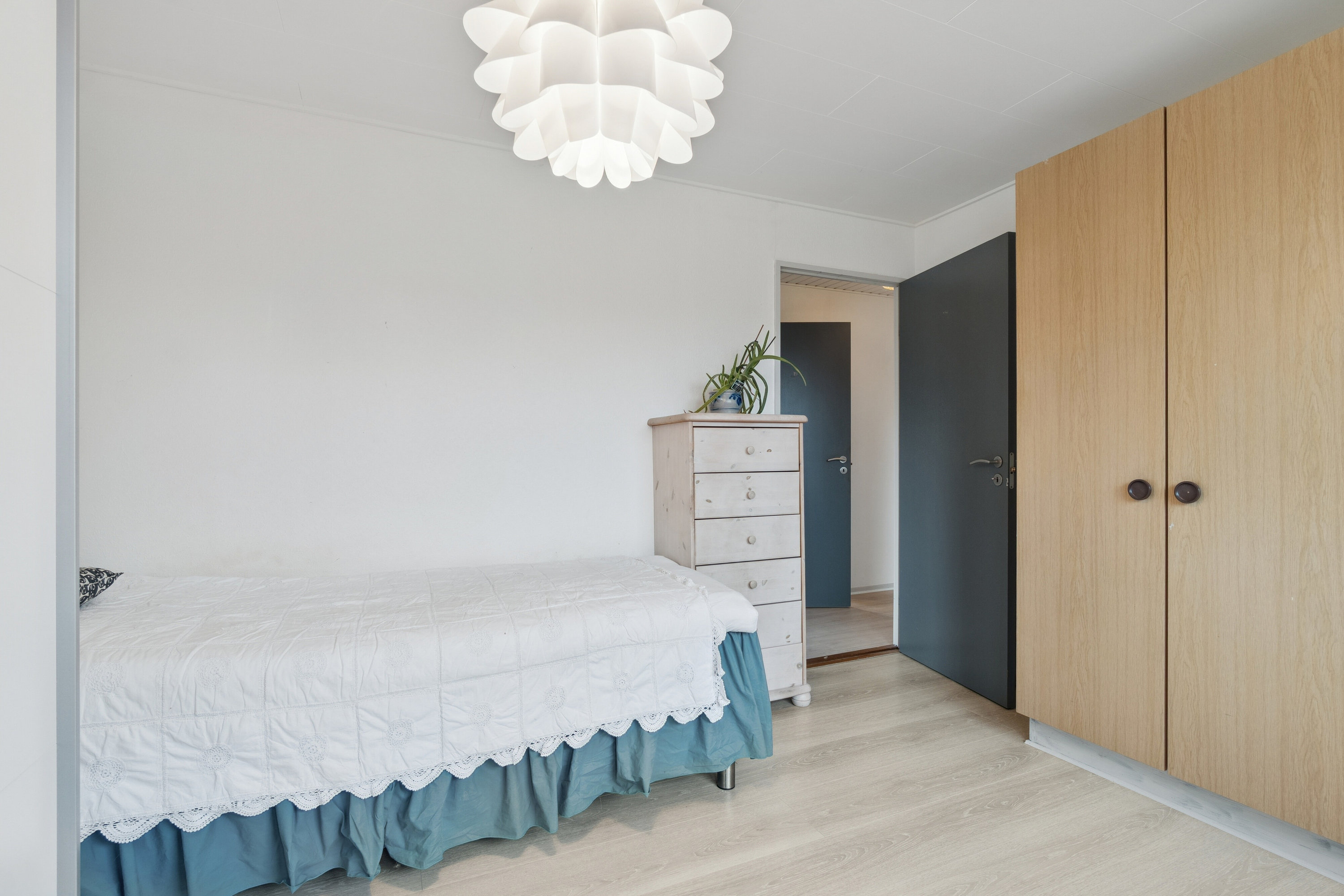 Fremhævet soveværelse billede i fuldskærmstilstand. Billede af Buen 10, Lobbæk, 3720 Aakirkeby