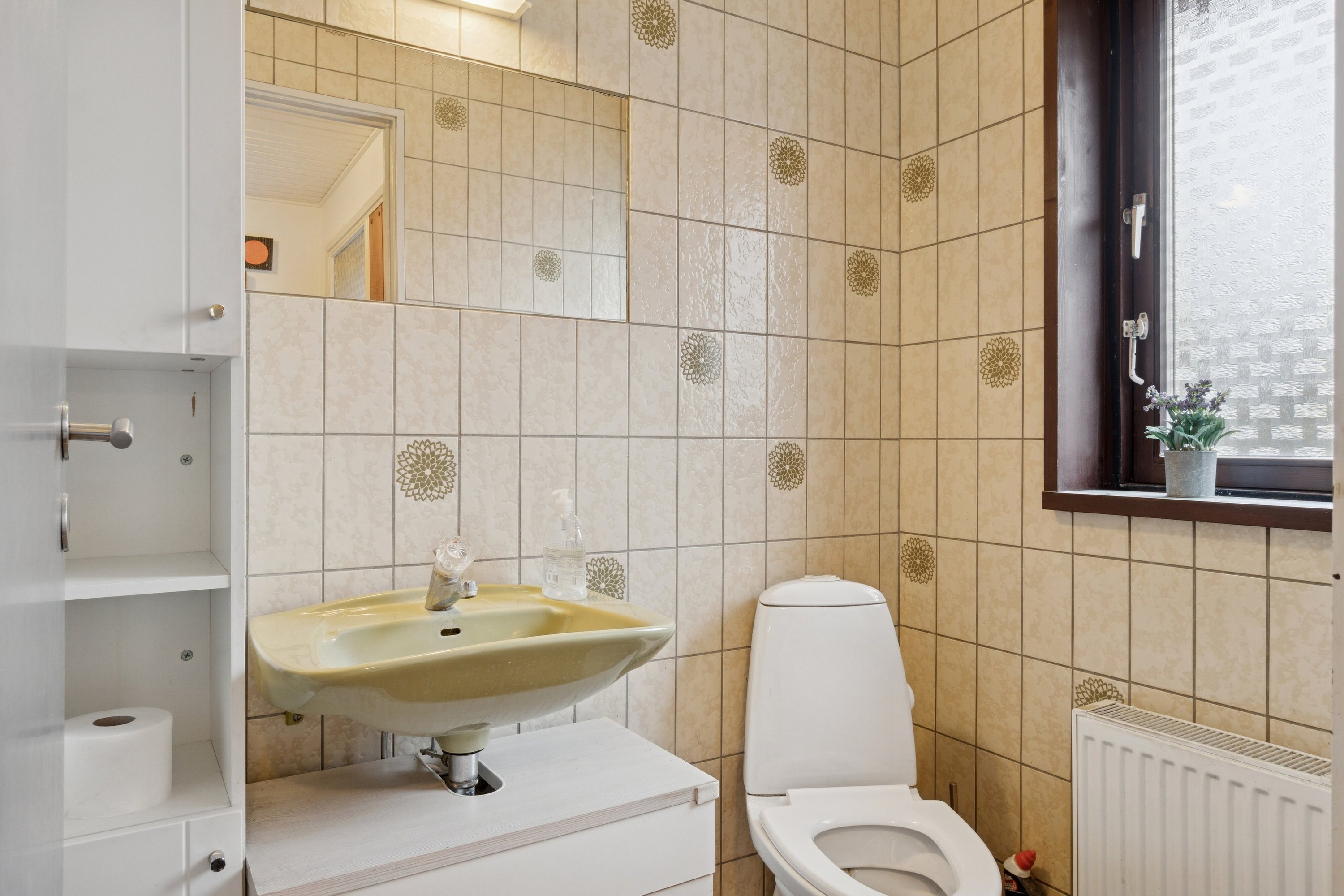 Fremhævet badeværelse billede i fuldskærmstilstand. Billede af Buen 10, Lobbæk, 3720 Aakirkeby