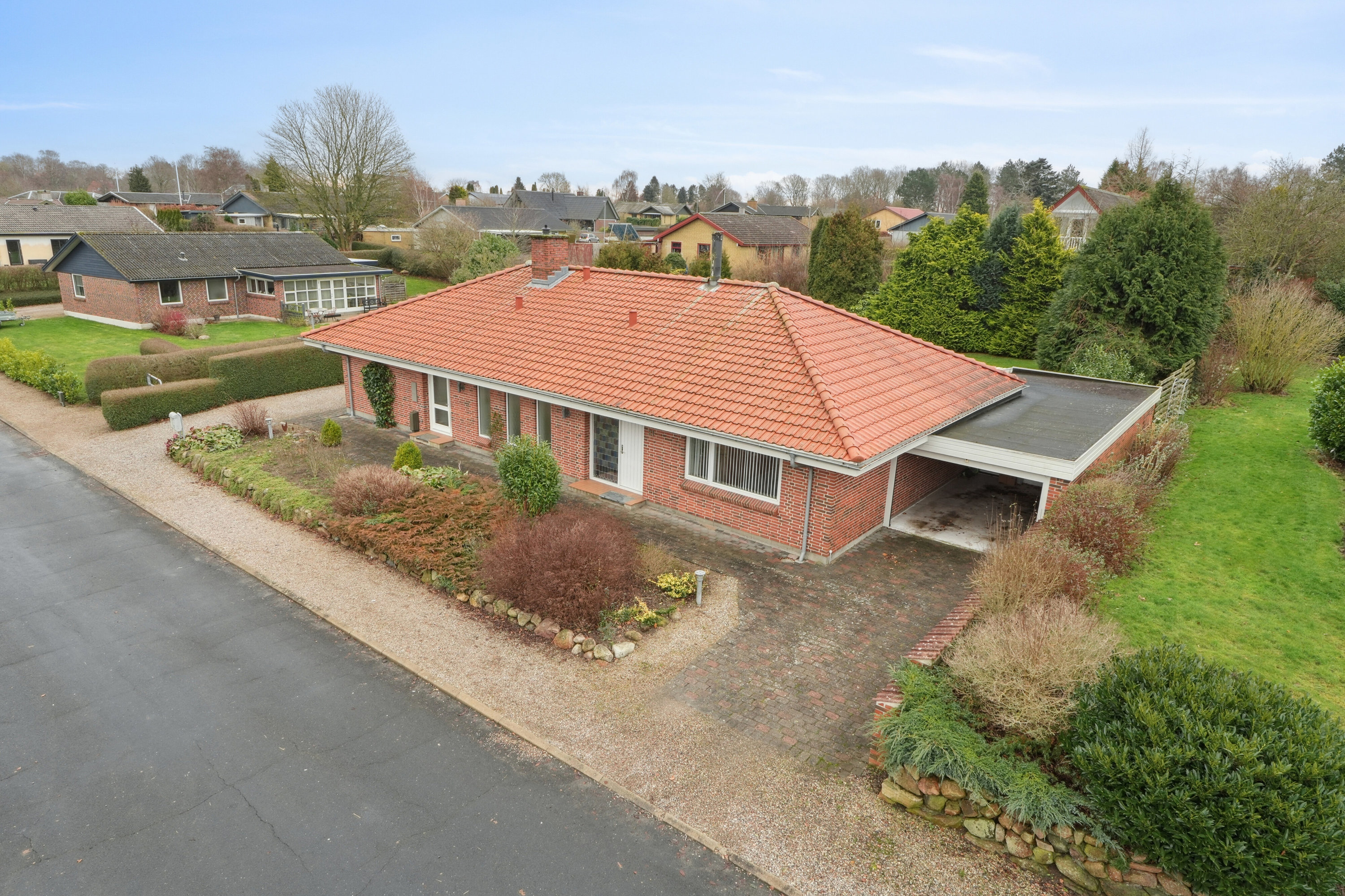 Miniaturebillede 1: set fra vejen. Billede af Kløvermarksvej 21, Ollerup, 5762 Vester Skerninge