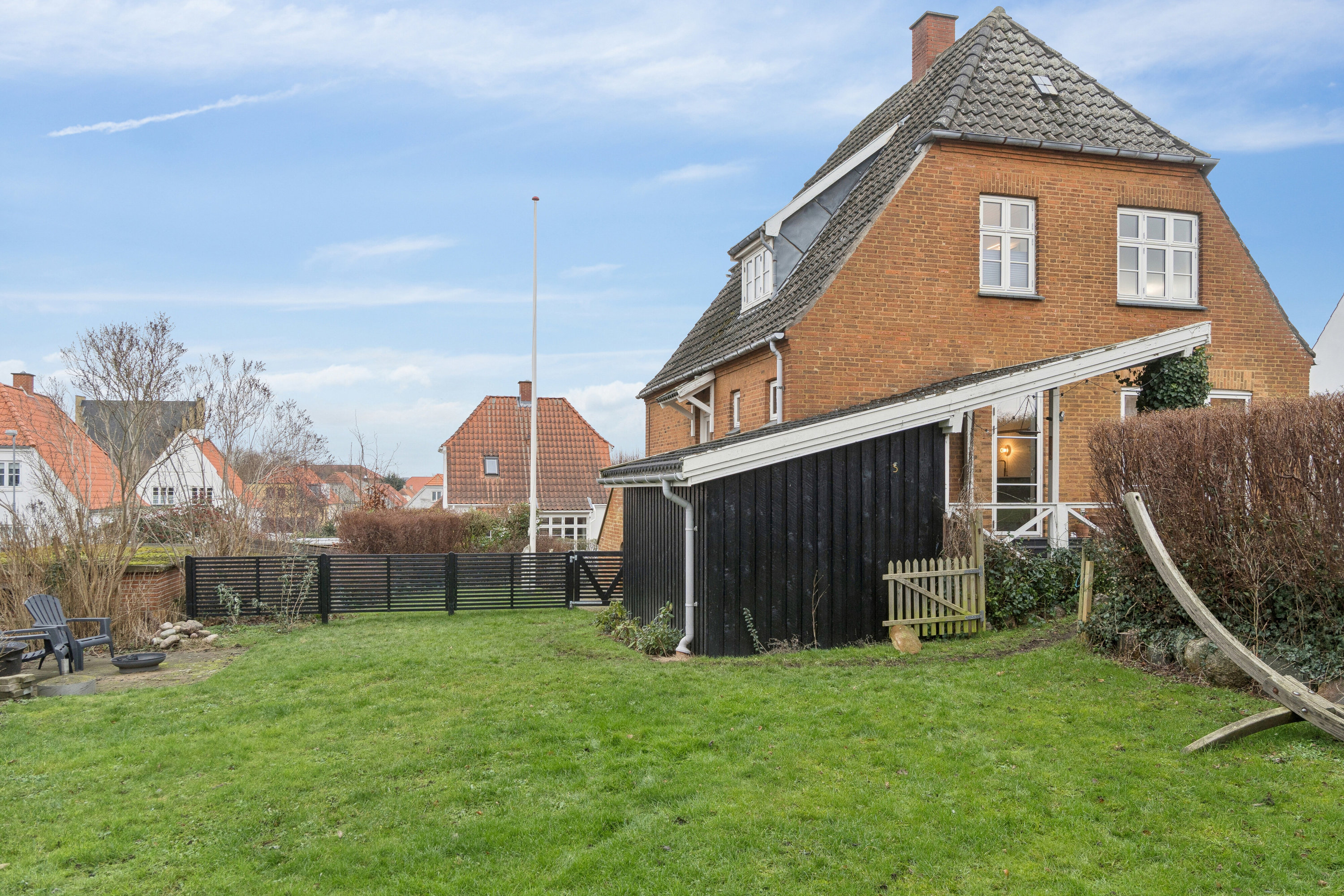 Fremhævet set fra haven billede i fuldskærmstilstand. Billede af P Paludansvej 5, 4400 Kalundborg