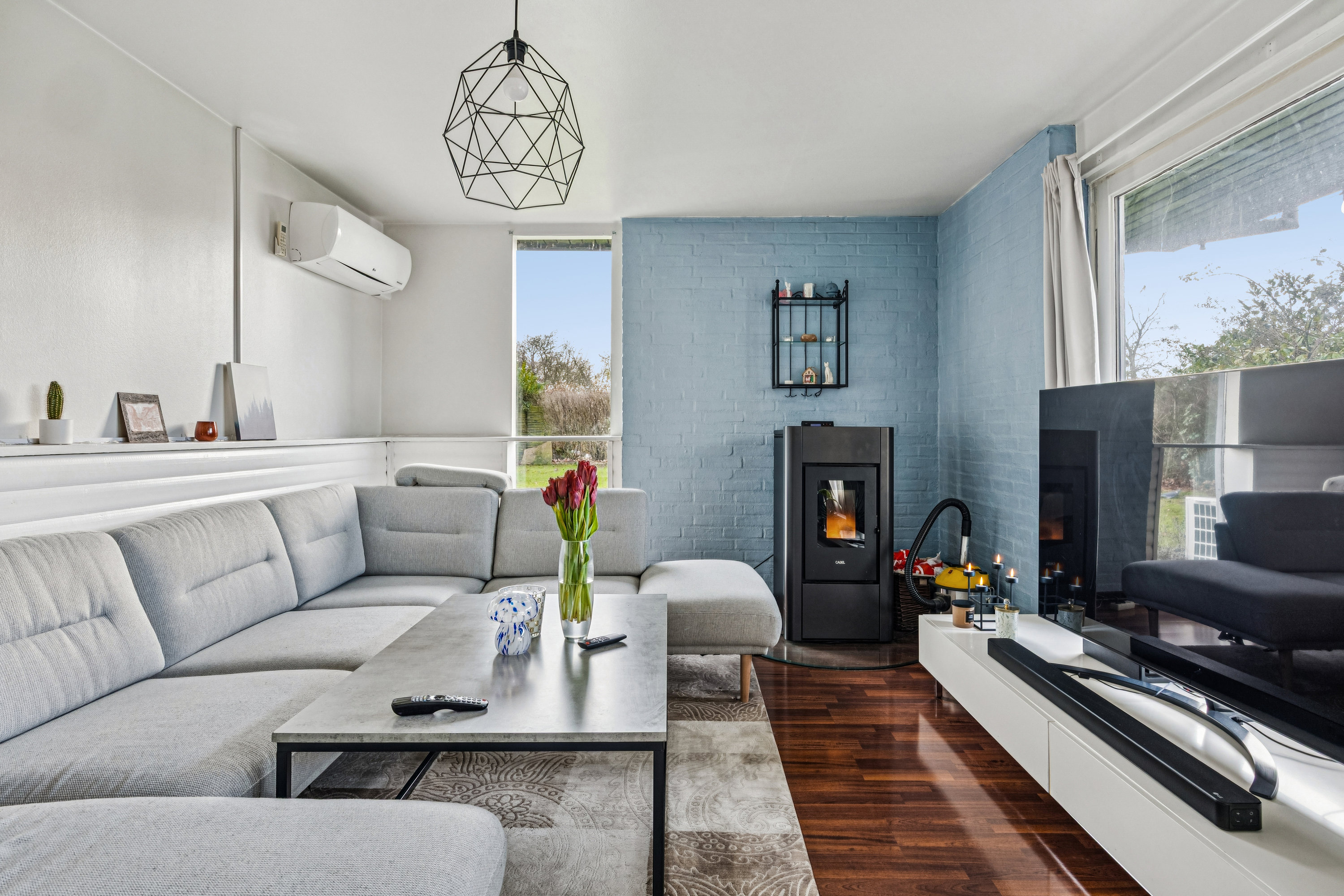 Fremhævet stue billede i fuldskærmstilstand. Billede af Svalemosevej 34, 4671 Strøby