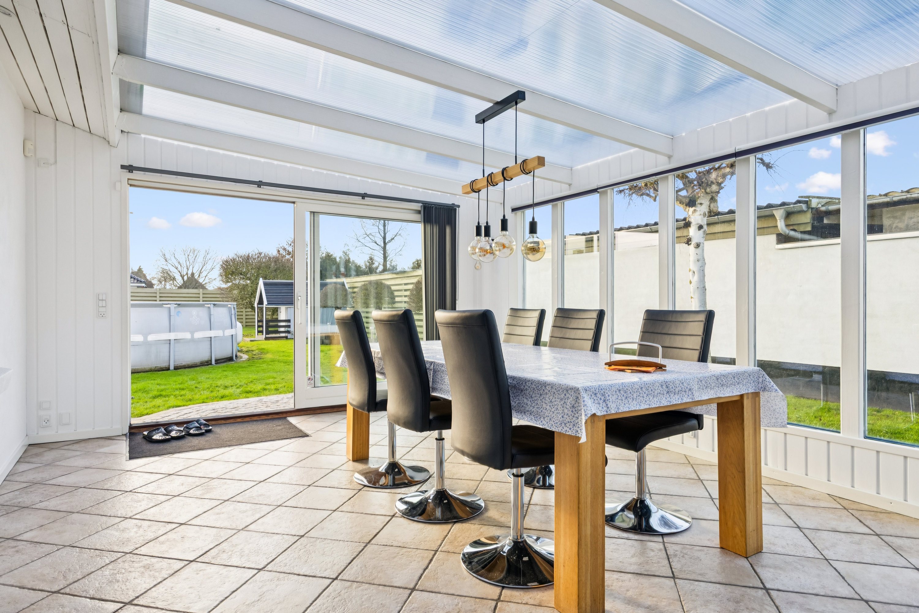 Fremhævet terrasse billede i fuldskærmstilstand. Billede af Syrenvej 29, 4600 Køge