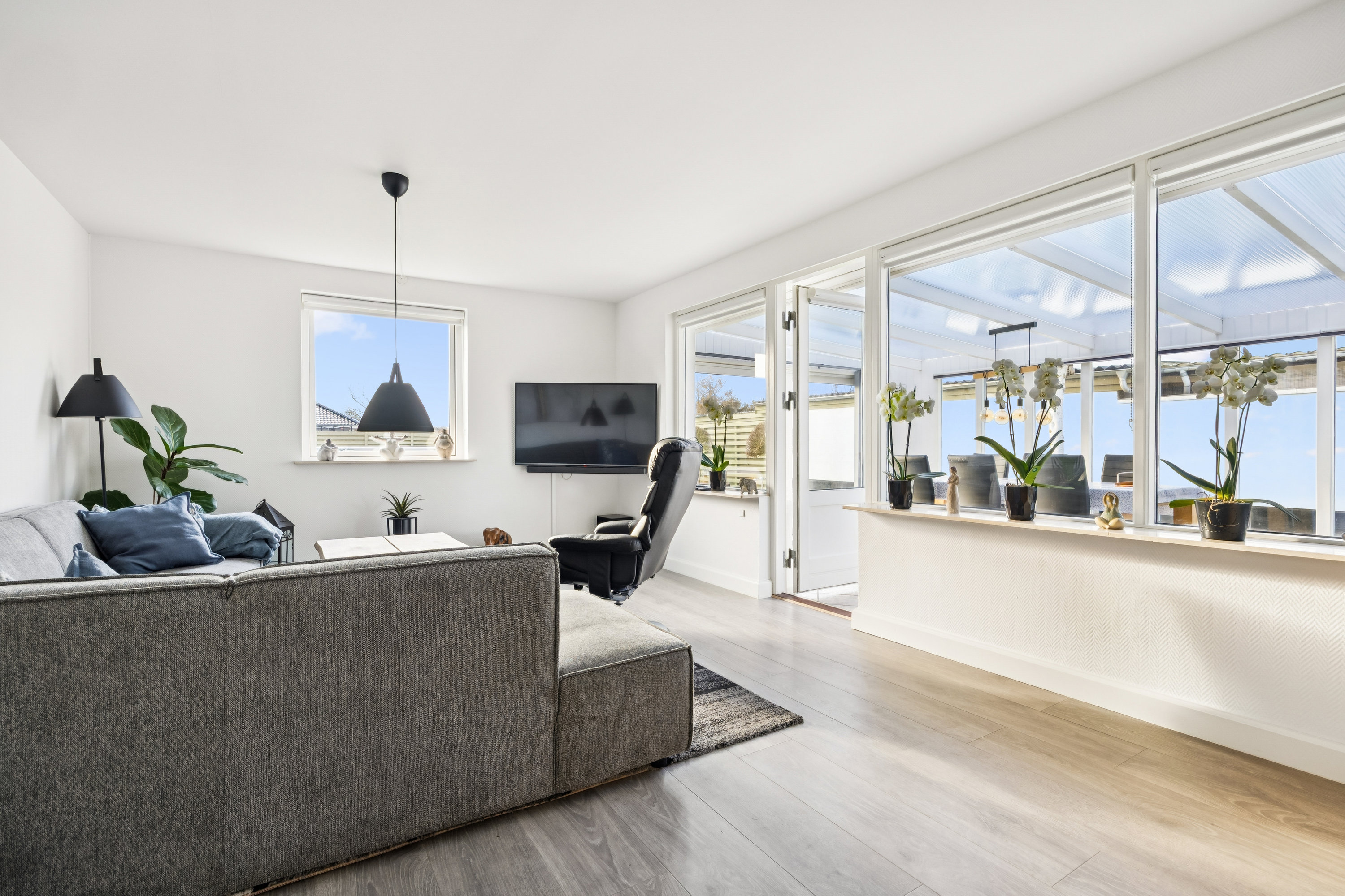 Fremhævet stue billede i fuldskærmstilstand. Billede af Syrenvej 29, 4600 Køge