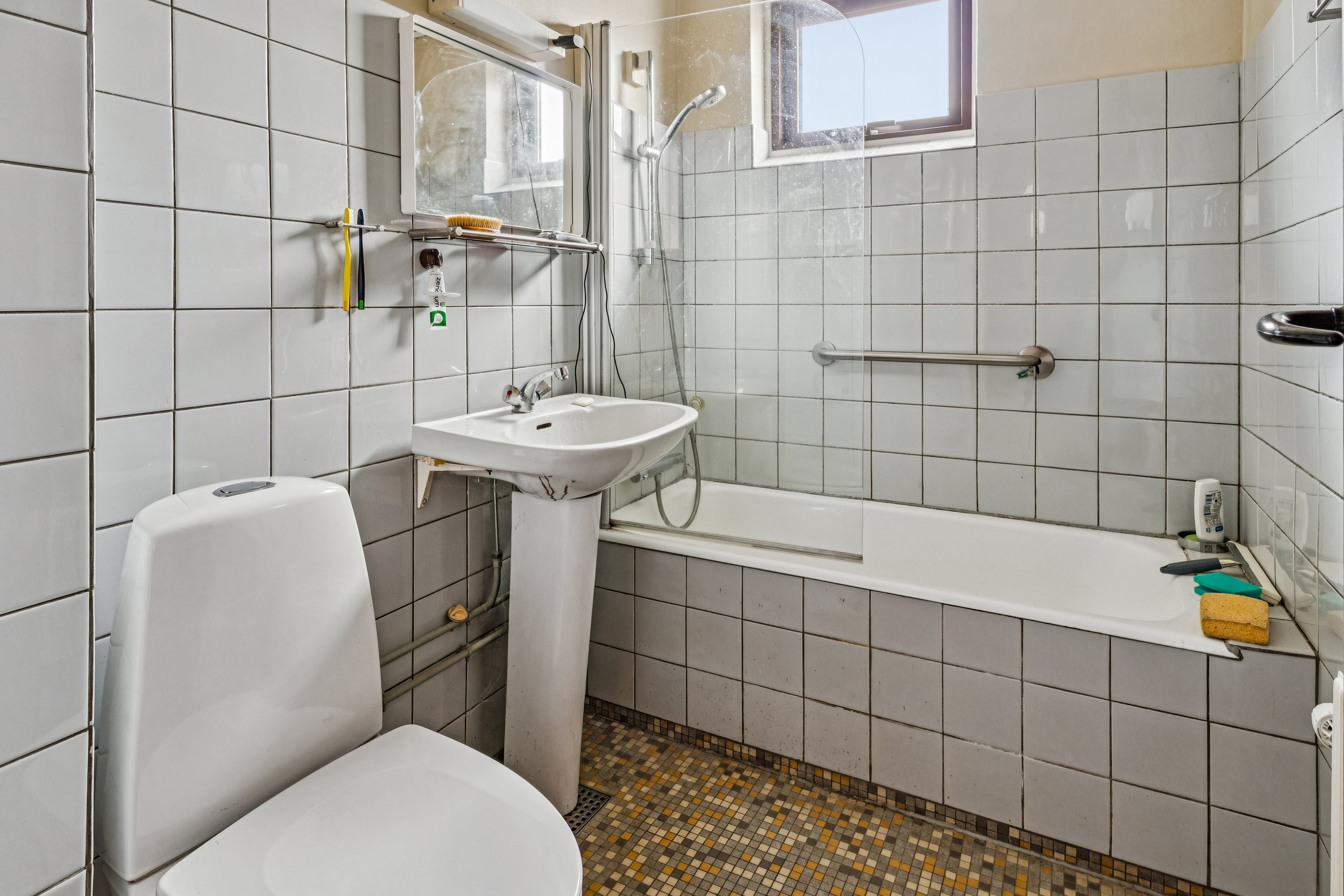 Fremhævet badeværelse billede i fuldskærmstilstand. Billede af Bostedet 46, 3500 Værløse