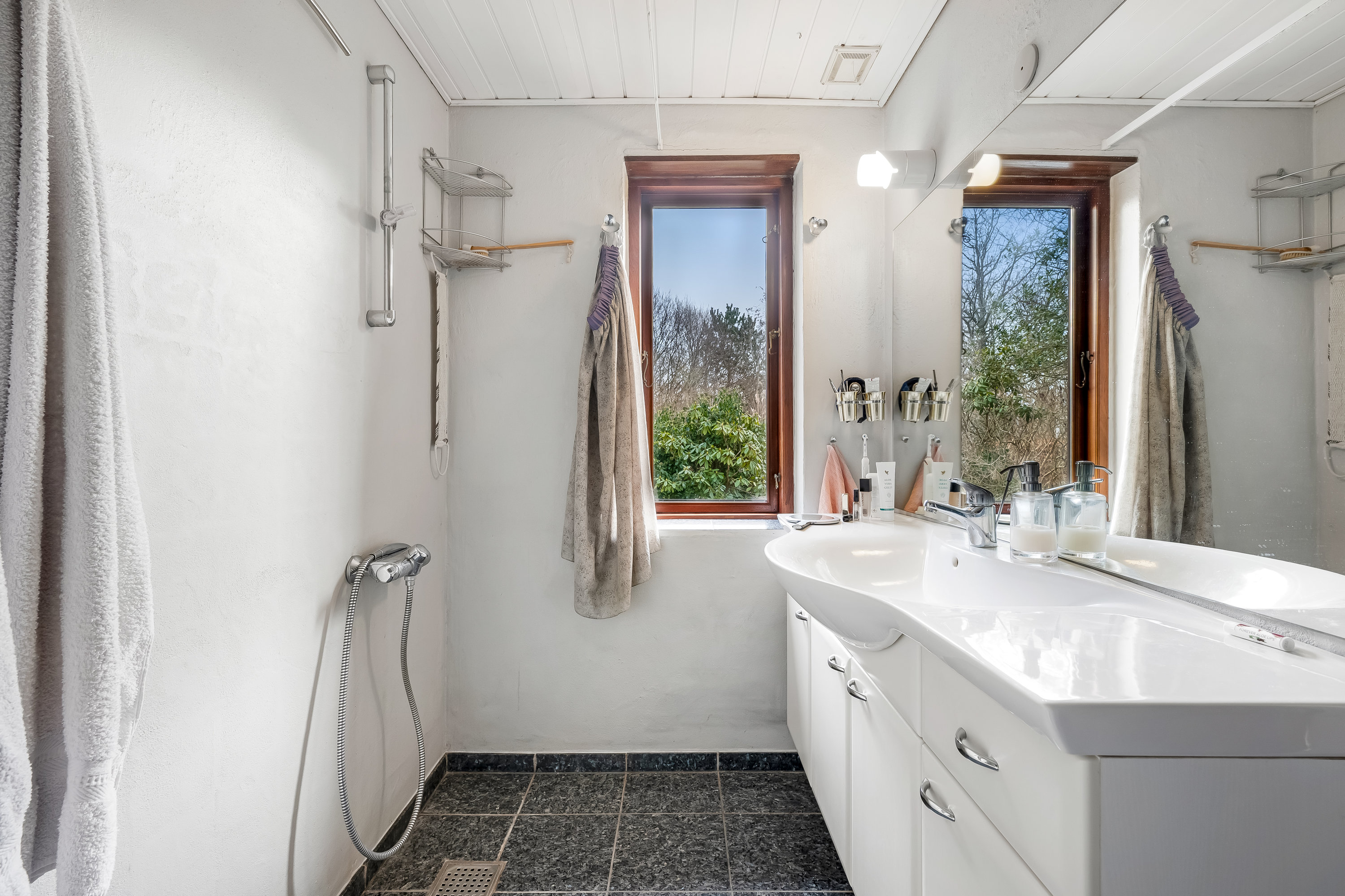 Fremhævet badeværelse billede i fuldskærmstilstand. Billede af Bavnebjergvej 2, Nordby, 6720 Fanø