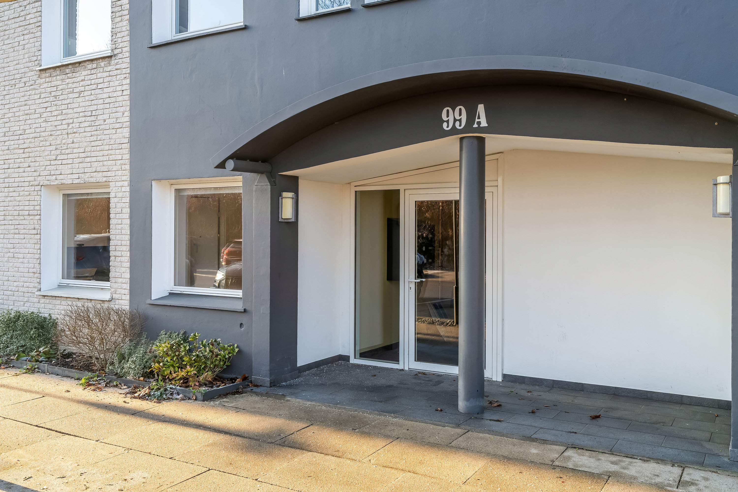 Fremhævet facade billede i fuldskærmstilstand. Billede af Skovledet 99A, st.. tv., 3400 Hillerød