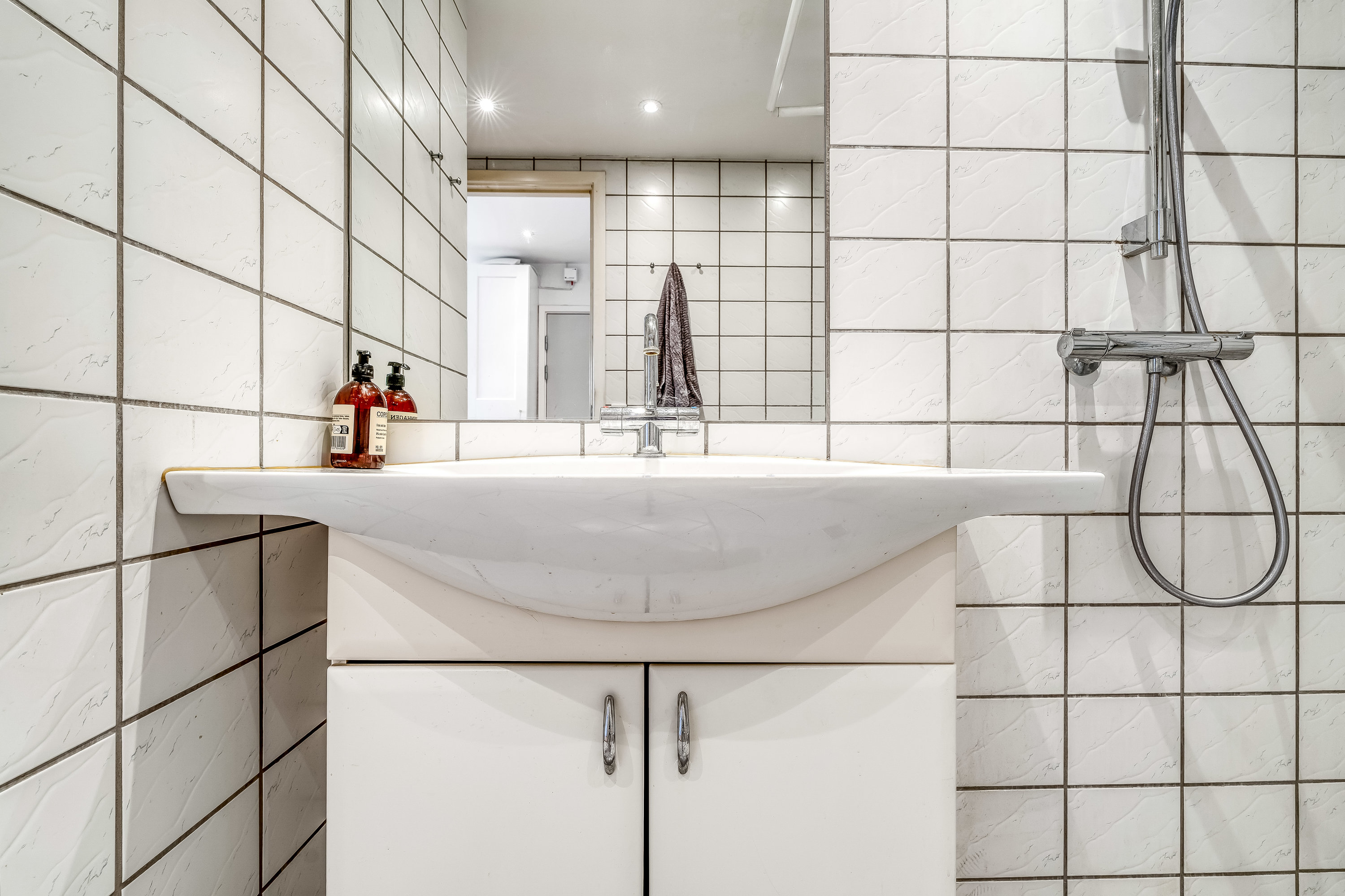 Fremhævet badeværelse billede i fuldskærmstilstand. Billede af Skovledet 99A, st.. tv., 3400 Hillerød