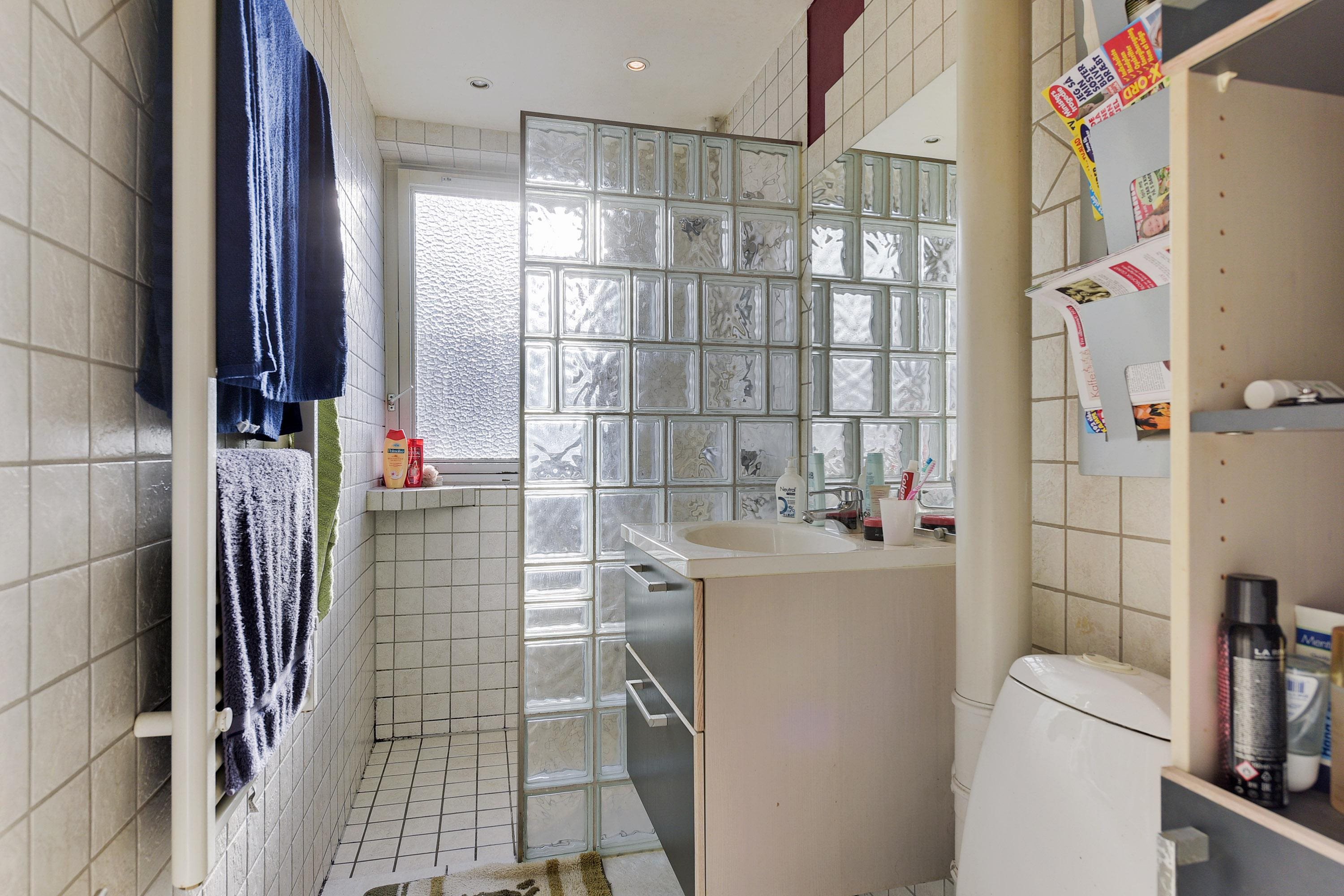 Fremhævet badeværelse billede i fuldskærmstilstand. Billede af Hedekæret 32, st.. tv., 2640 Hedehusene