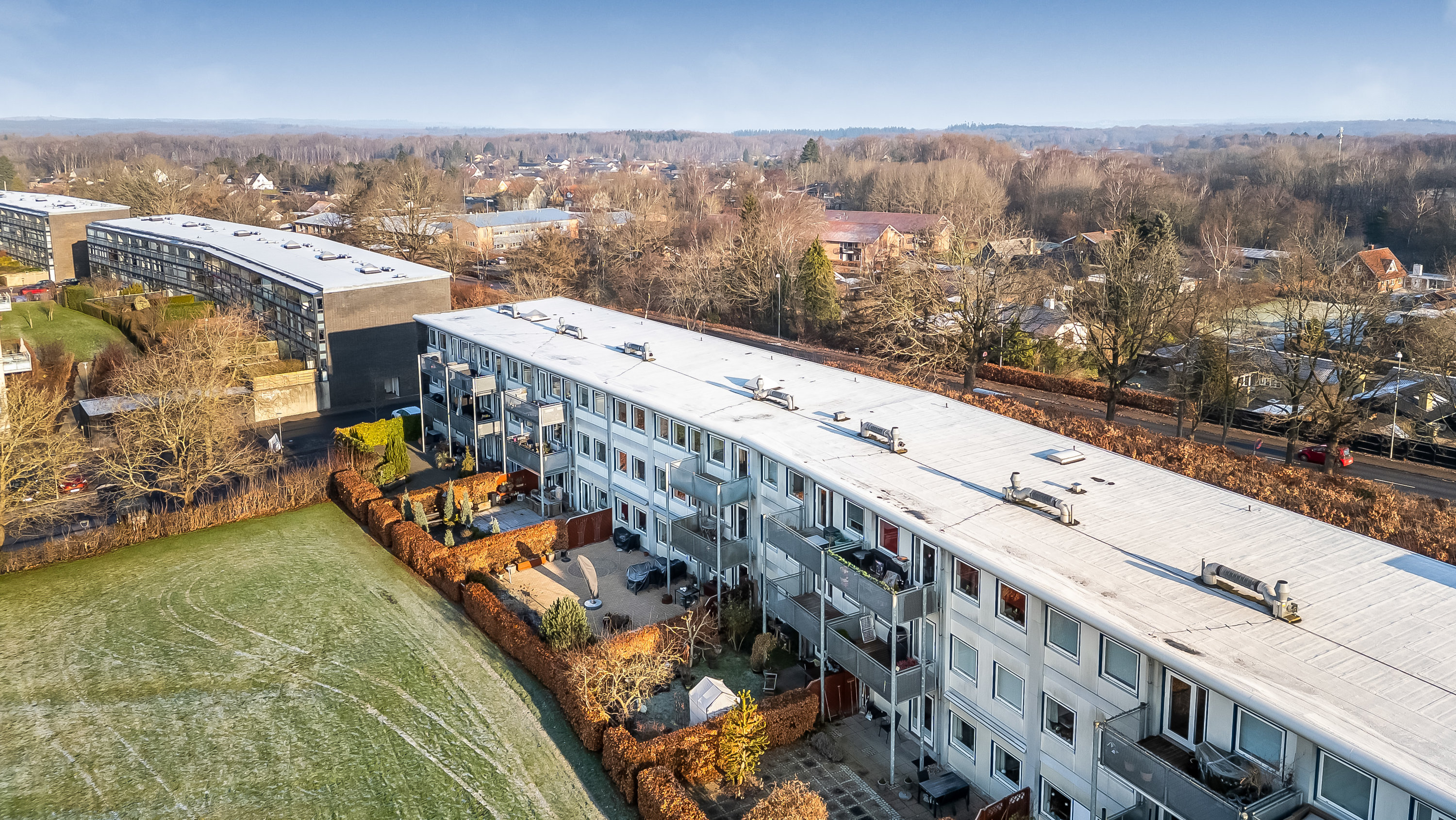 Fremhævet facade billede i fuldskærmstilstand. Billede af Skovledet 99A, st.. tv., 3400 Hillerød