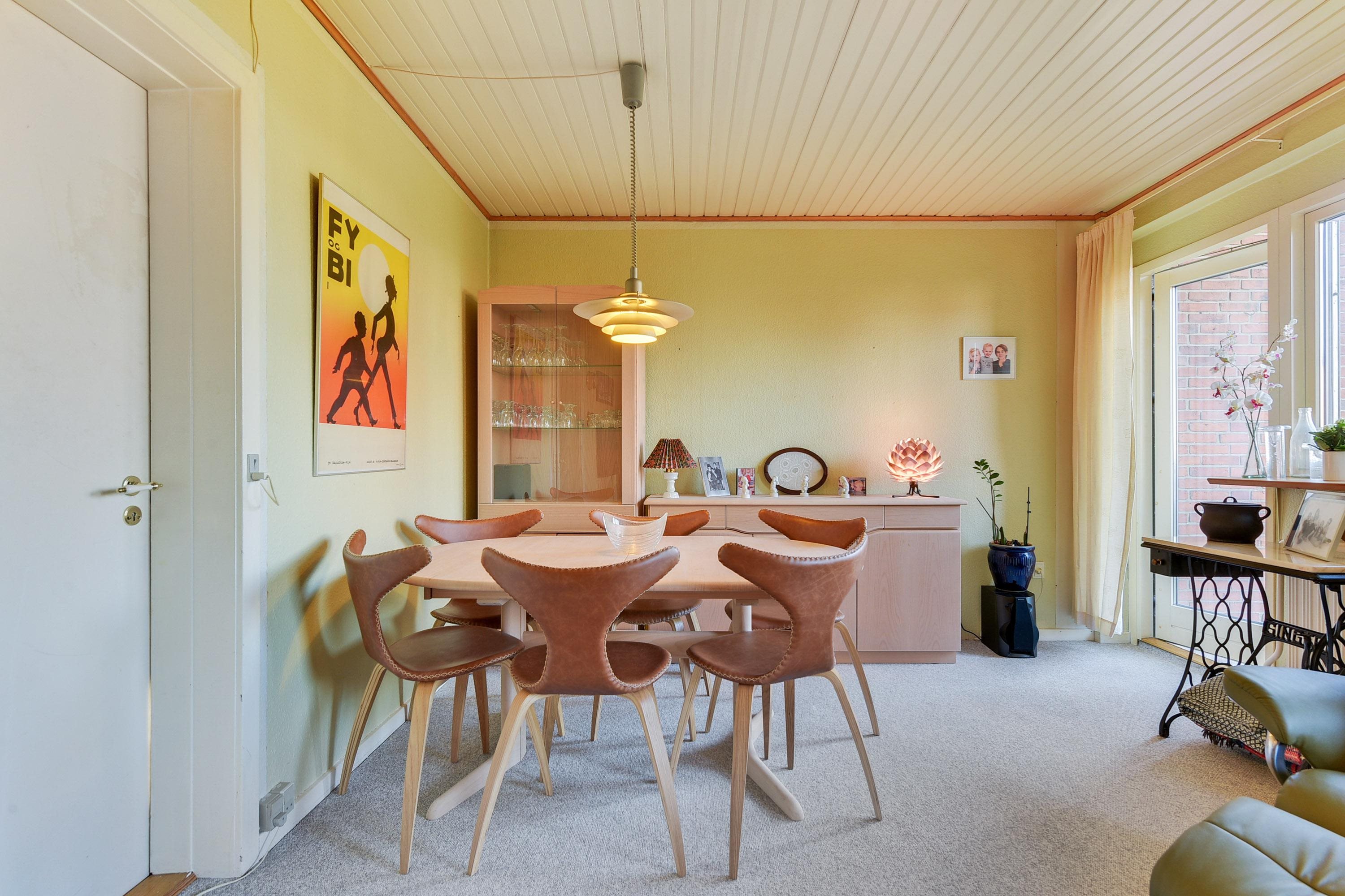 Fremhævet stue billede i fuldskærmstilstand. Billede af Hedekæret 32, st.. tv., 2640 Hedehusene