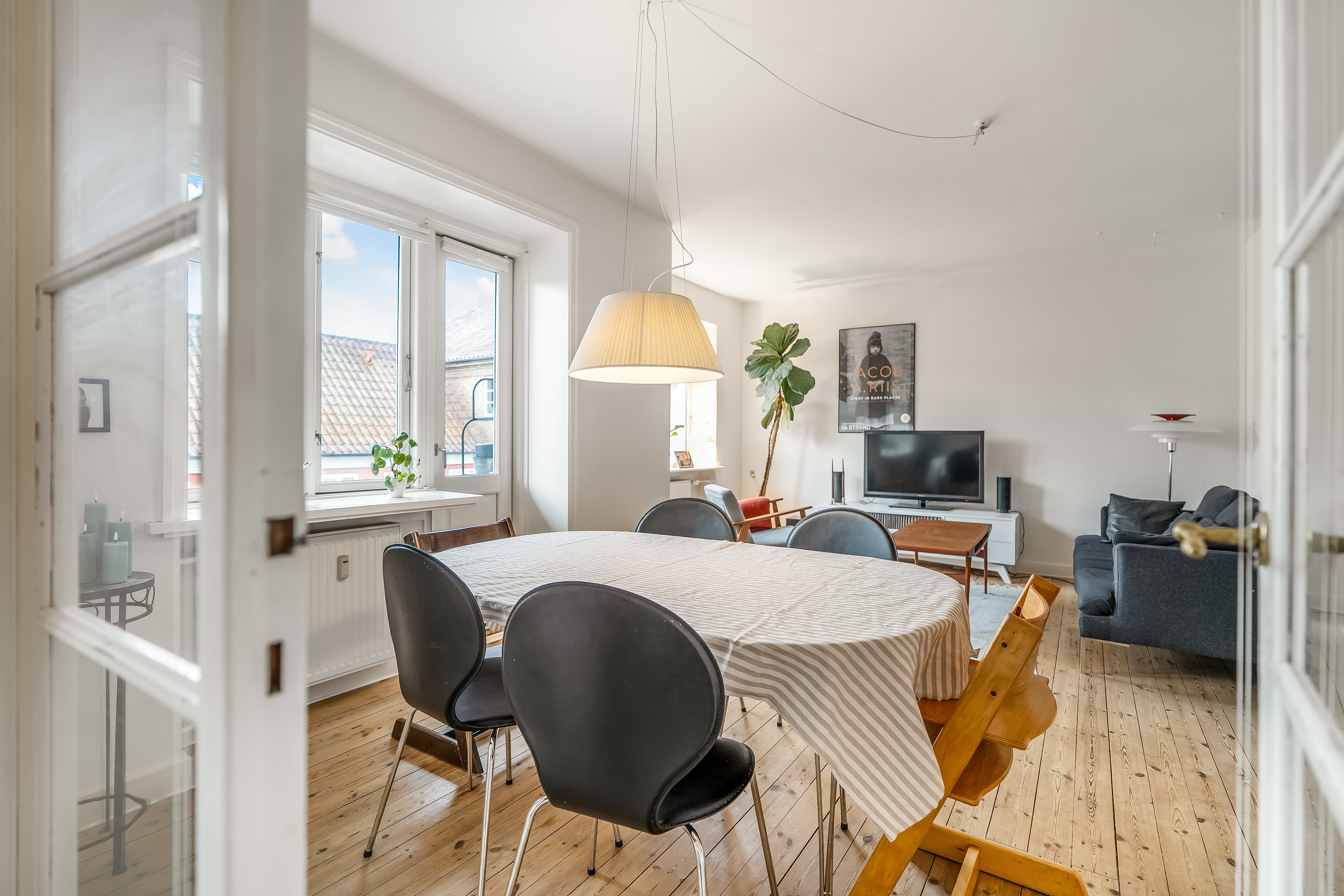 Fremhævet stue billede i fuldskærmstilstand. Billede af Bakkegade 7A, st.., 3400 Hillerød