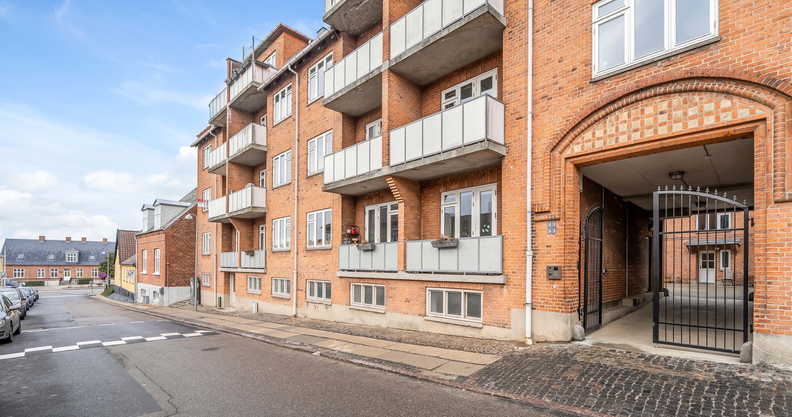 Fremhævet gårdmiljø billede i fuldskærmstilstand. Billede af Bakkegade 7A, st.., 3400 Hillerød