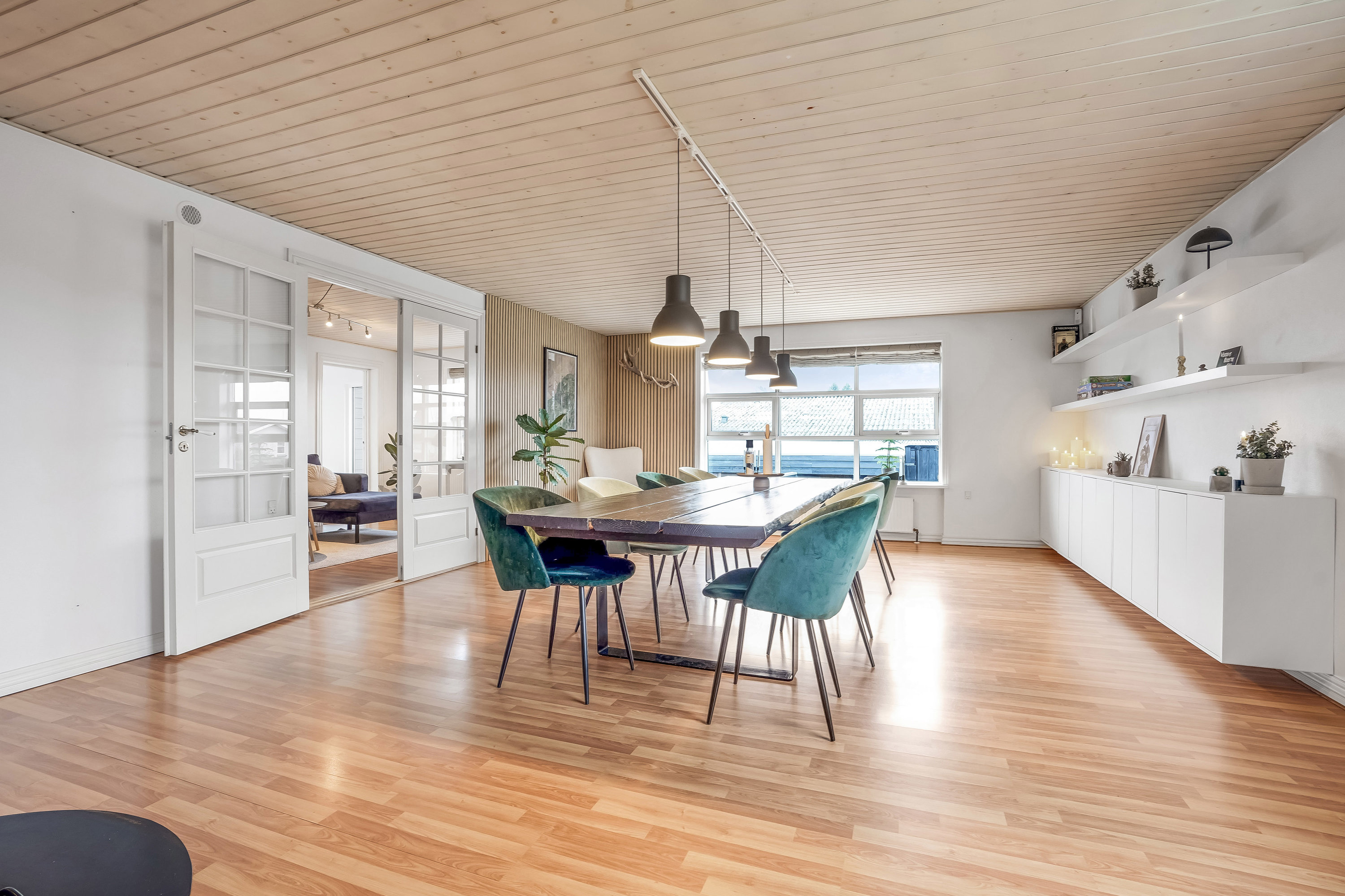 Fremhævet stue billede i fuldskærmstilstand. Billede af Lindevej 1, 7200 Grindsted