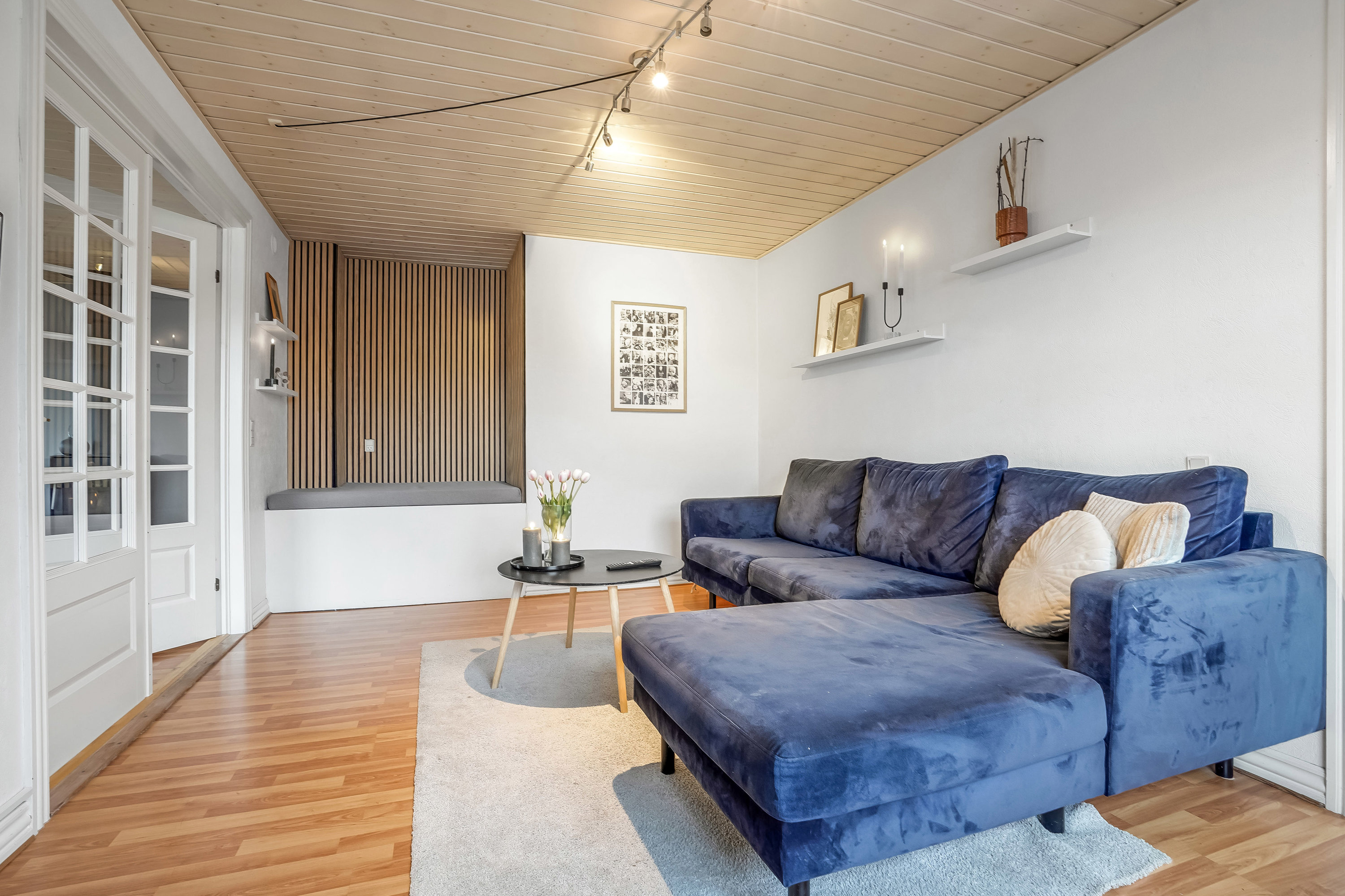 Fremhævet stue billede i fuldskærmstilstand. Billede af Lindevej 1, 7200 Grindsted