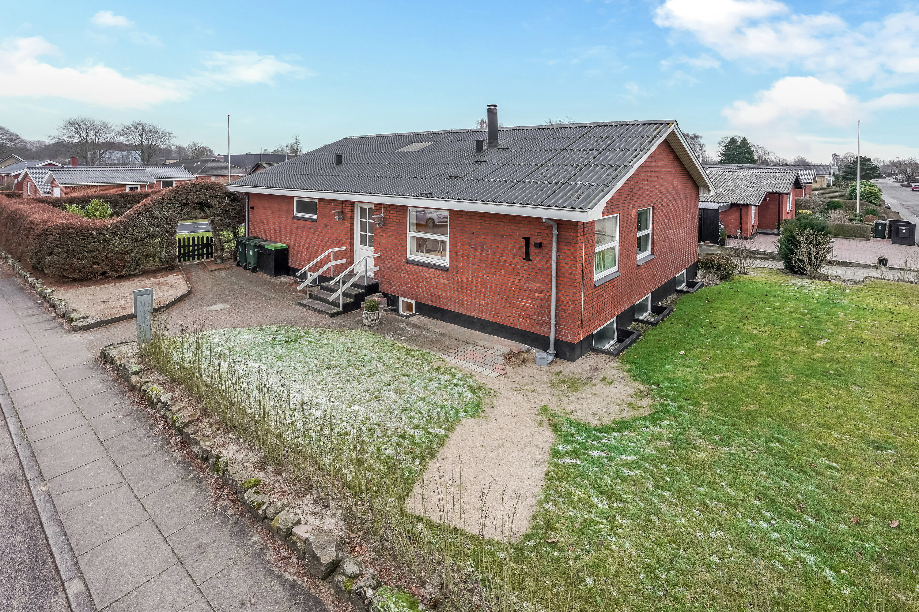 Fremhævet ejendommen billede i fuldskærmstilstand. Billede af Lindevej 1, 7200 Grindsted