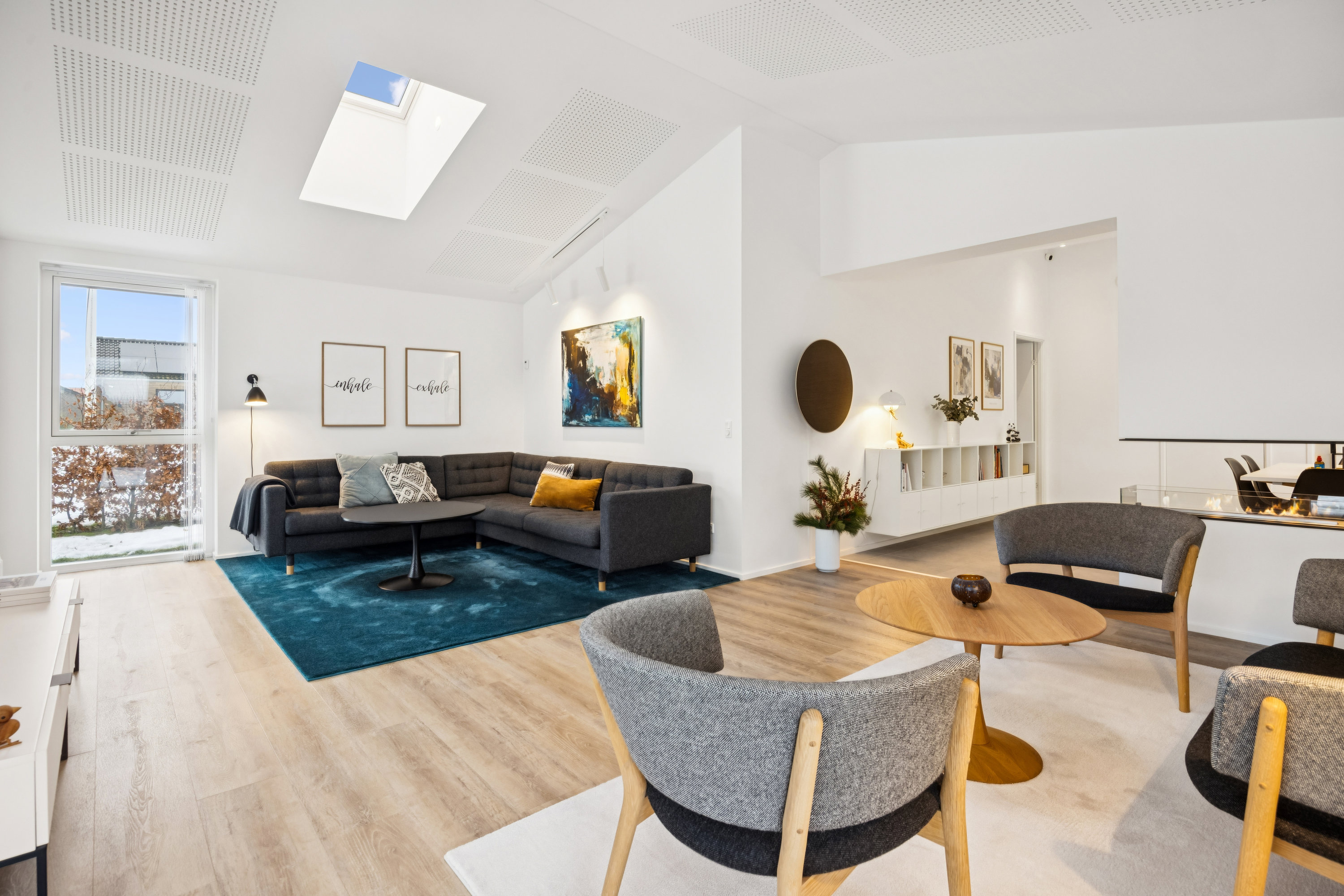 Fremhævet stue billede i fuldskærmstilstand. Billede af Østermarken 319, 9320 Hjallerup