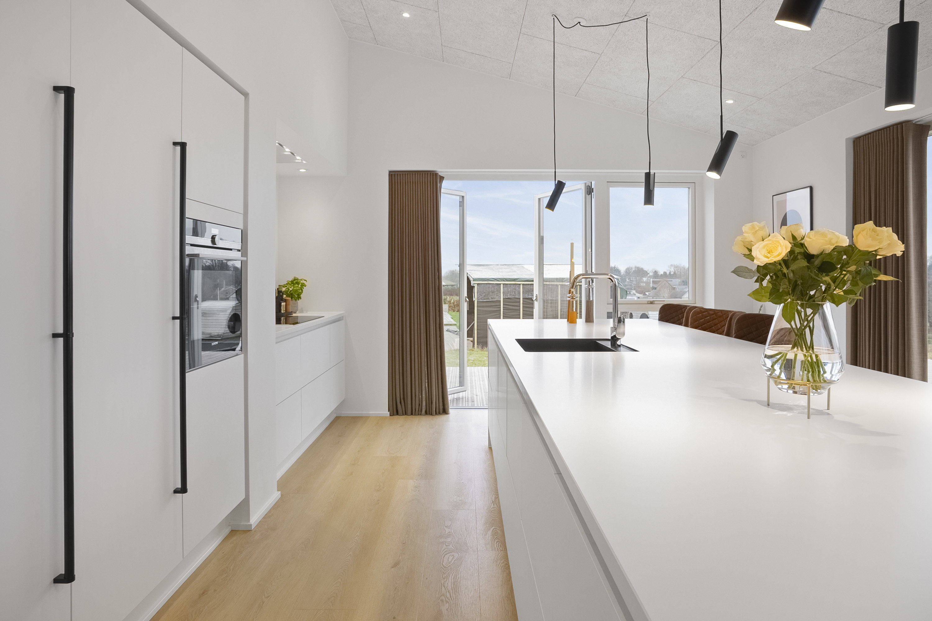 Fremhævet køkken billede i fuldskærmstilstand. Billede af Provstlund Skovvej 77, 8700 Horsens