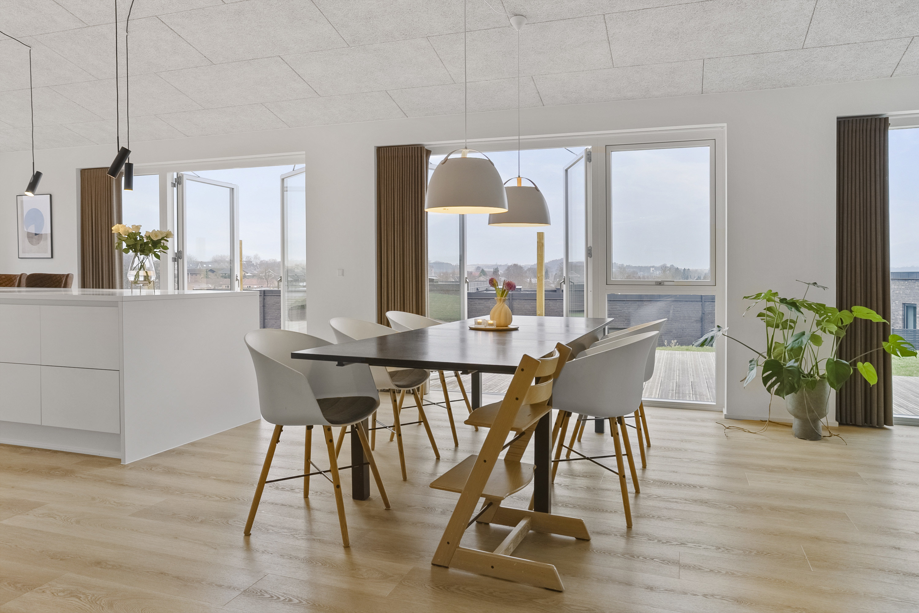 Fremhævet spisestue billede i fuldskærmstilstand. Billede af Provstlund Skovvej 77, 8700 Horsens