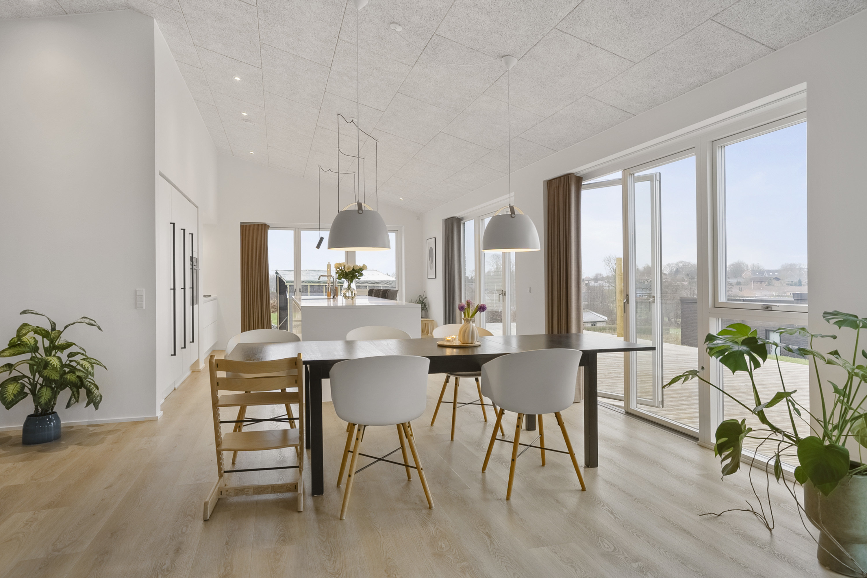 Fremhævet spisestue billede i fuldskærmstilstand. Billede af Provstlund Skovvej 77, 8700 Horsens