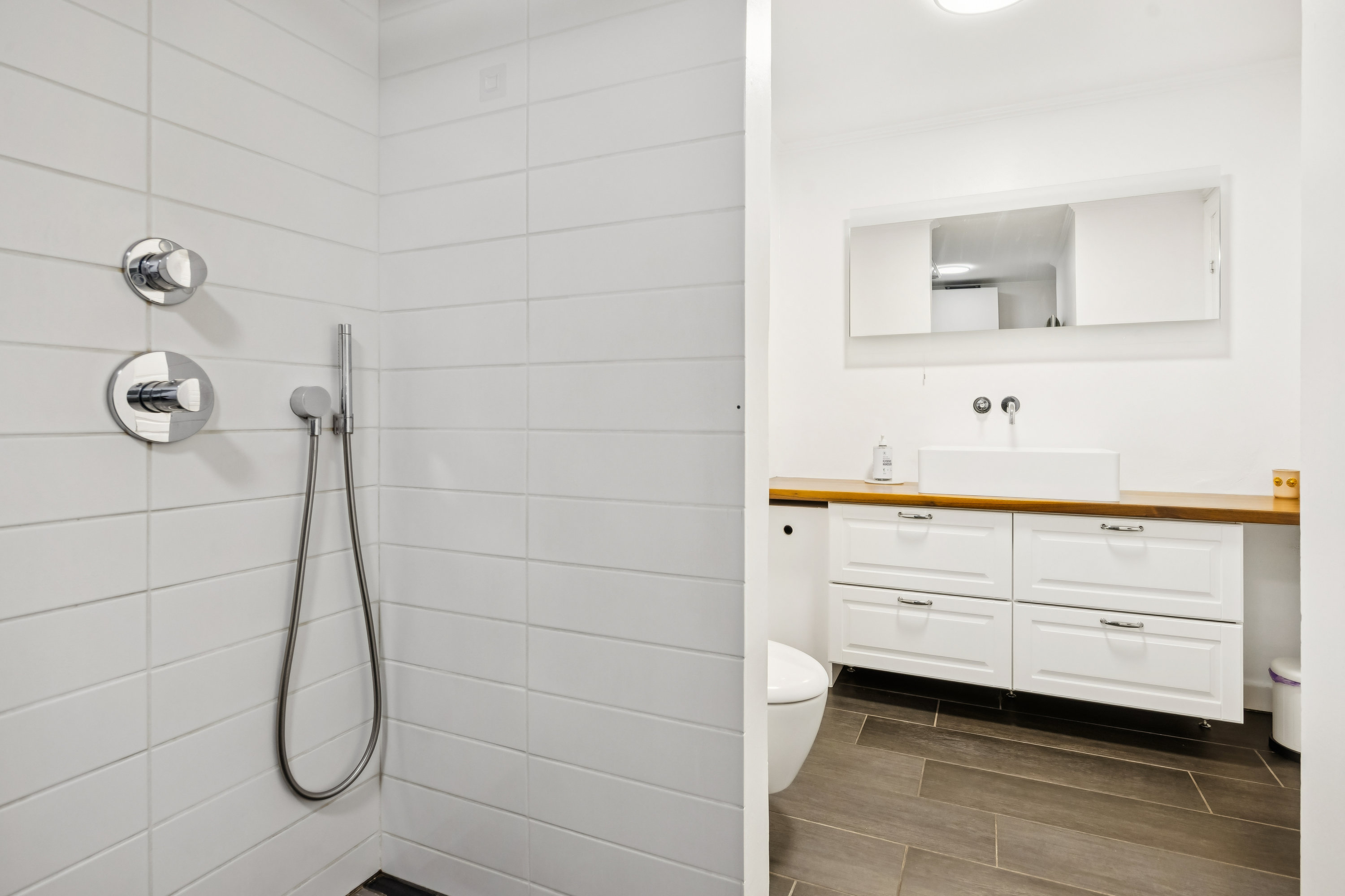 Fremhævet badeværelse billede i fuldskærmstilstand. Billede af Venøvej 1, 9400 Nørresundby