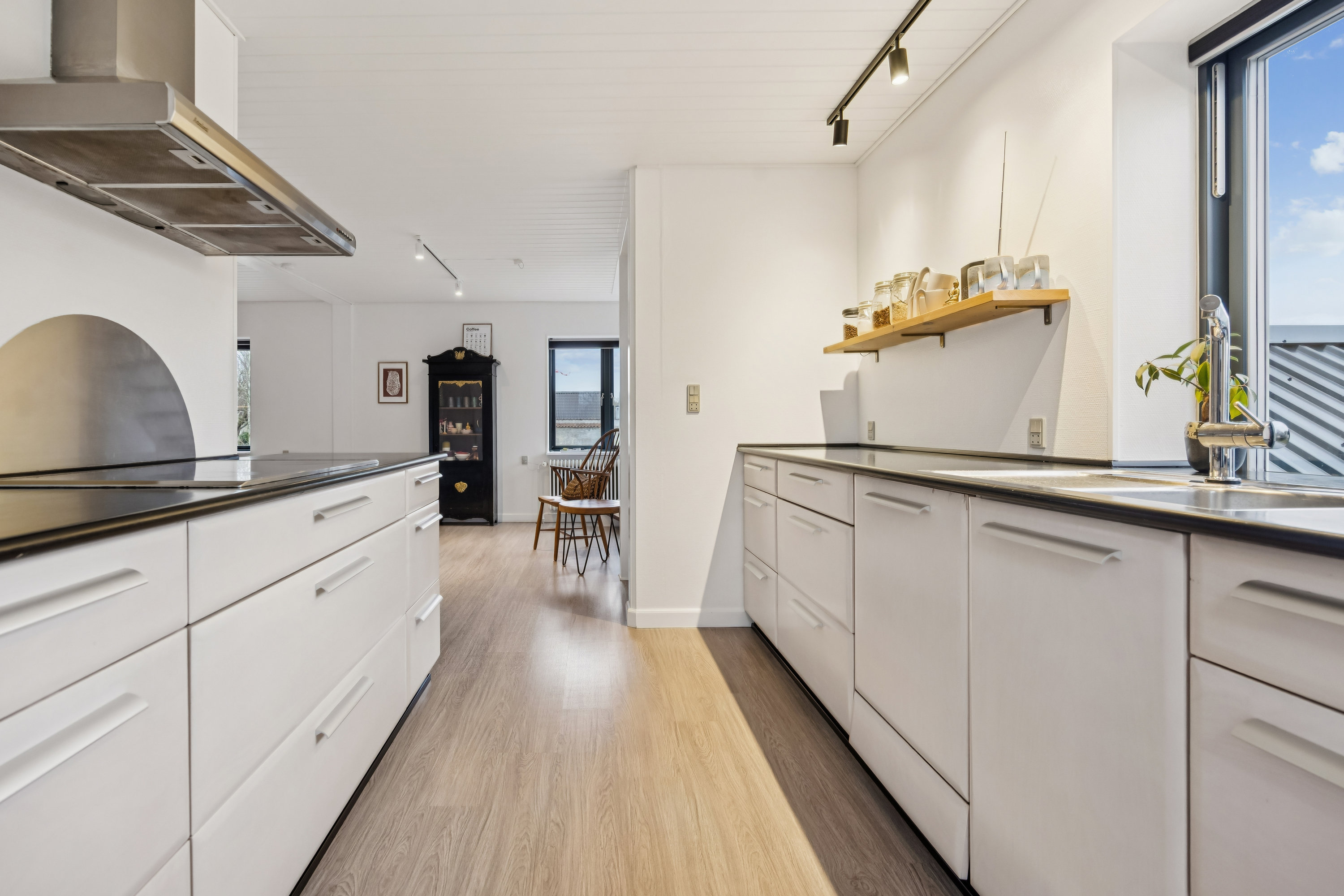 Fremhævet køkken billede i fuldskærmstilstand. Billede af Venøvej 1, 9400 Nørresundby