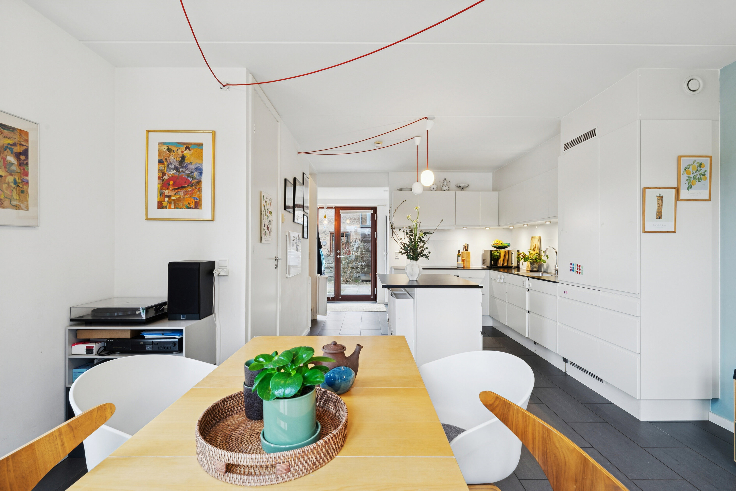 Fremhævet spisestue billede i fuldskærmstilstand. Billede af Tom Kristensens Vej 87, 2300 København S