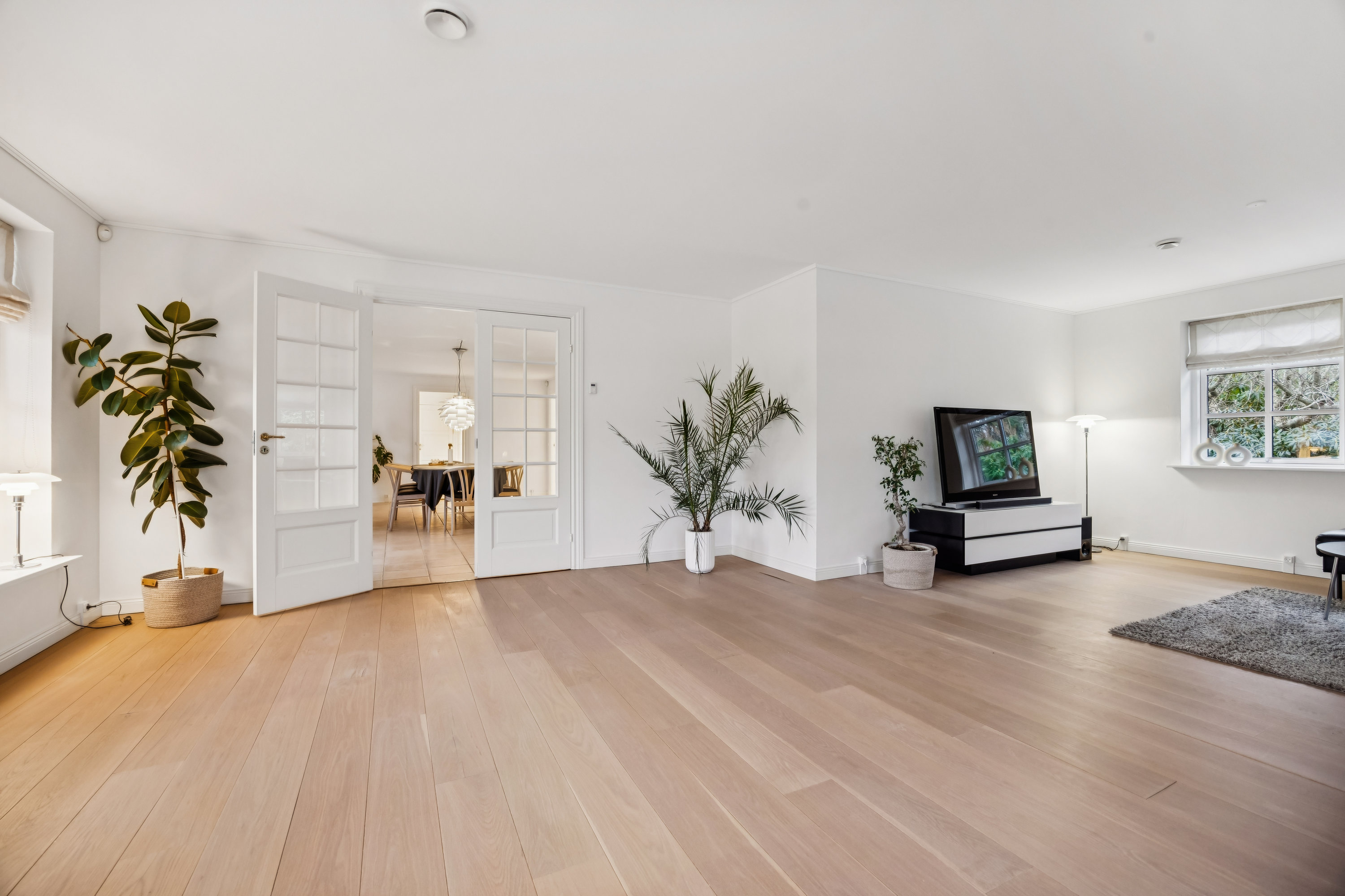 Fremhævet stue billede i fuldskærmstilstand. Billede af Granvej 3, 9320 Hjallerup