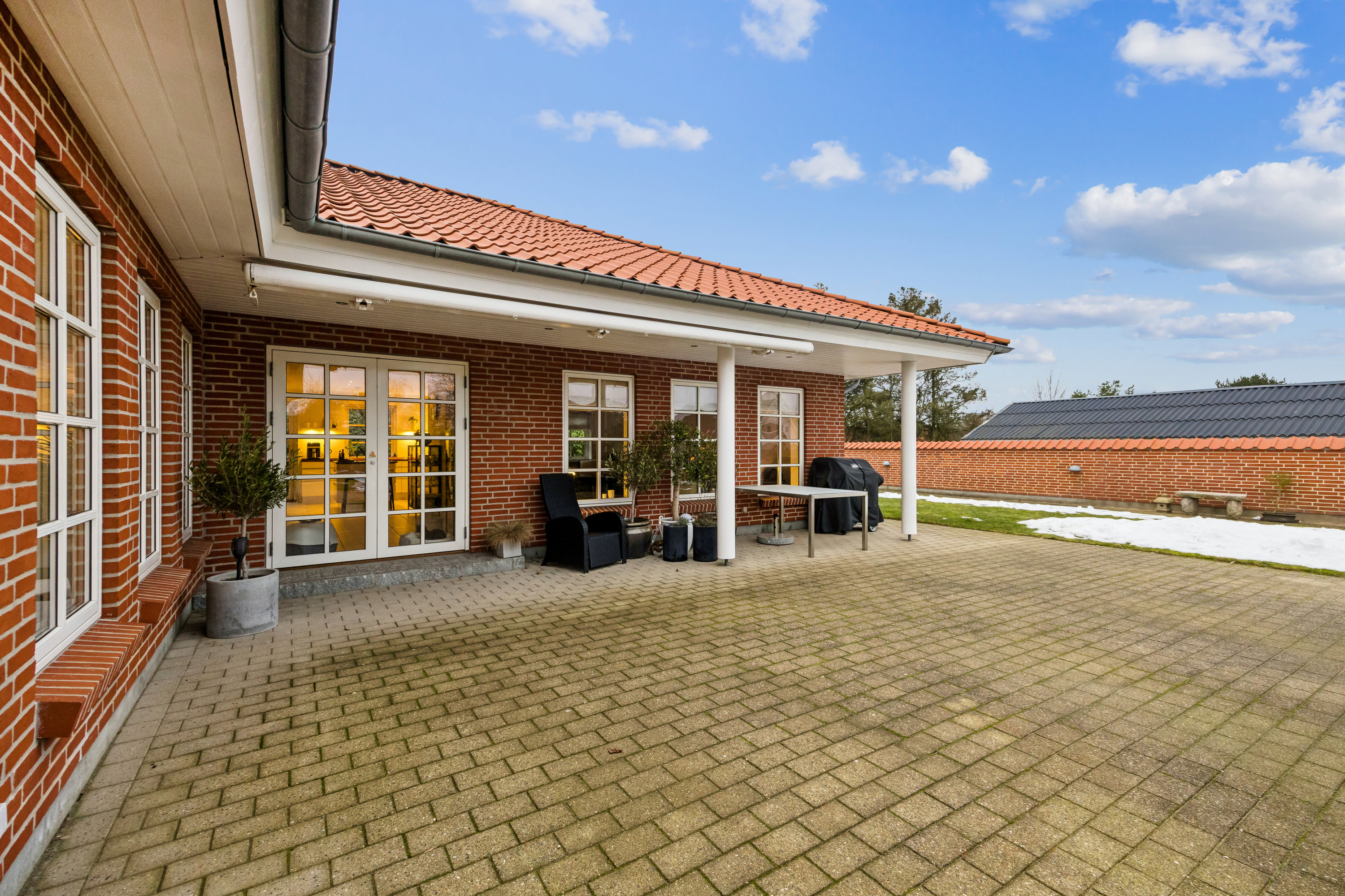 Fremhævet terrasse billede i fuldskærmstilstand. Billede af Granvej 3, 9320 Hjallerup