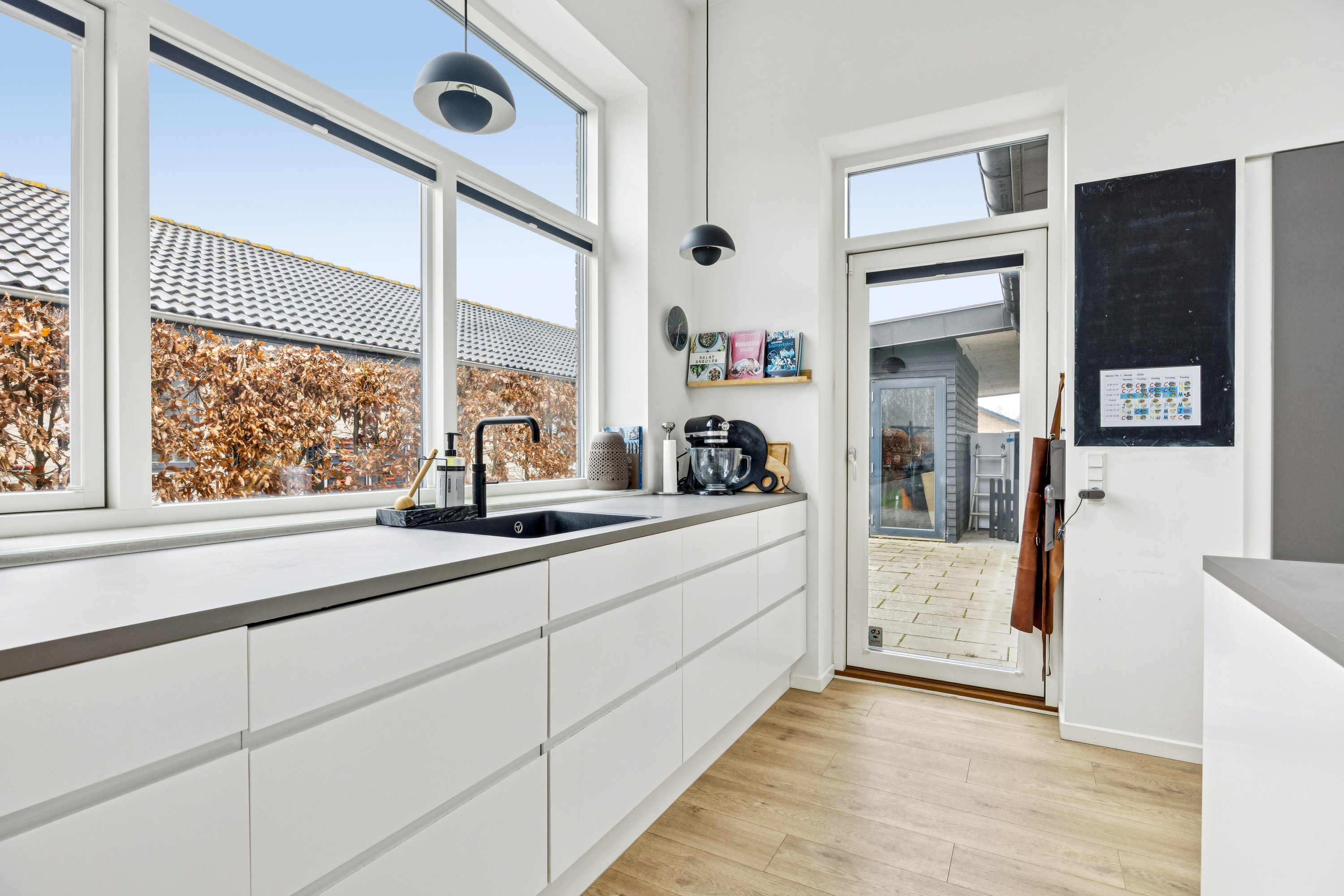 Fremhævet køkken billede i fuldskærmstilstand. Billede af Vandstjernevej 14, Benløse, 4100 Ringsted