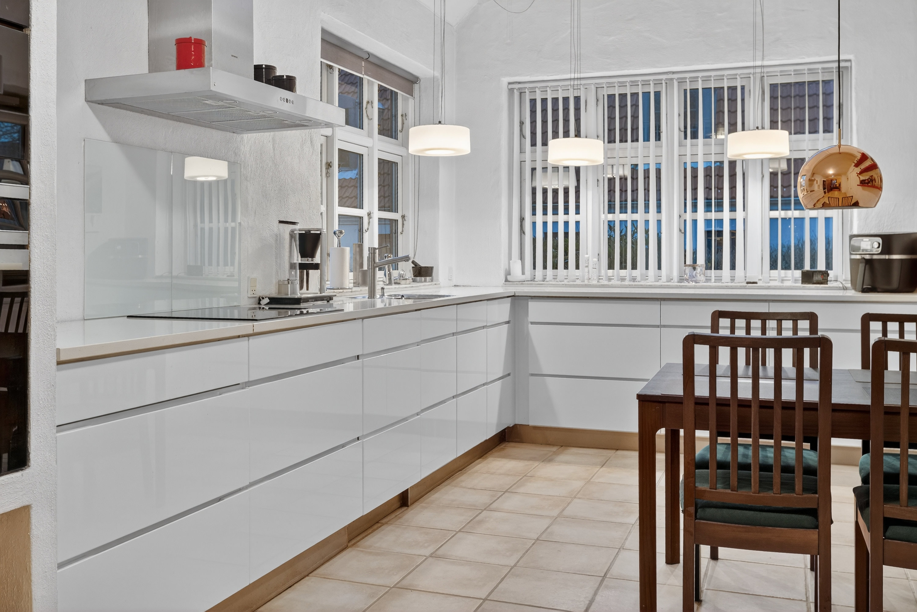 Fremhævet køkken billede i fuldskærmstilstand. Billede af Rendebæksvej 29, Smørumnedre, 2765 Smørum