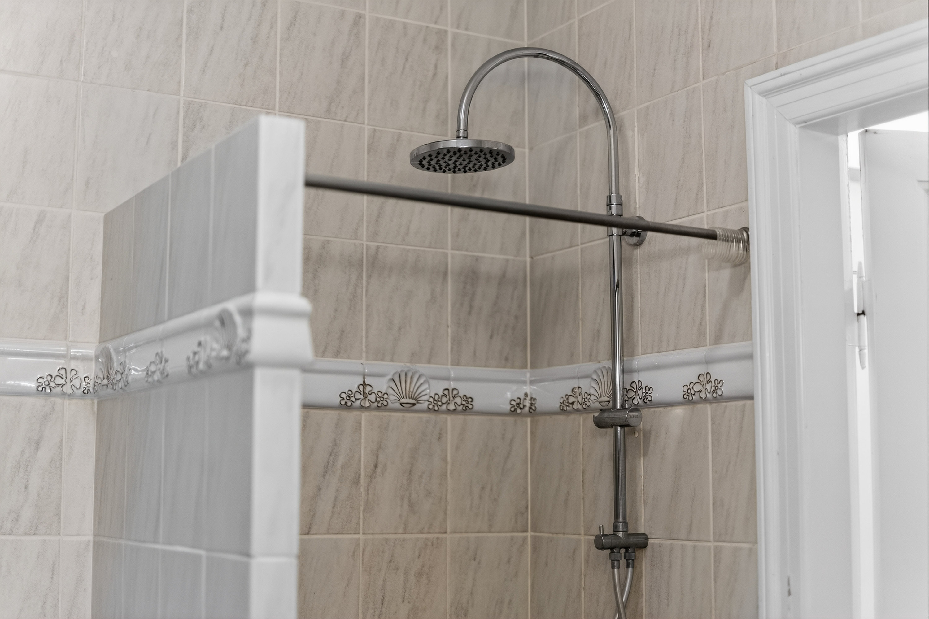 Fremhævet bad billede i fuldskærmstilstand. Billede af Rendebæksvej 29, Smørumnedre, 2765 Smørum