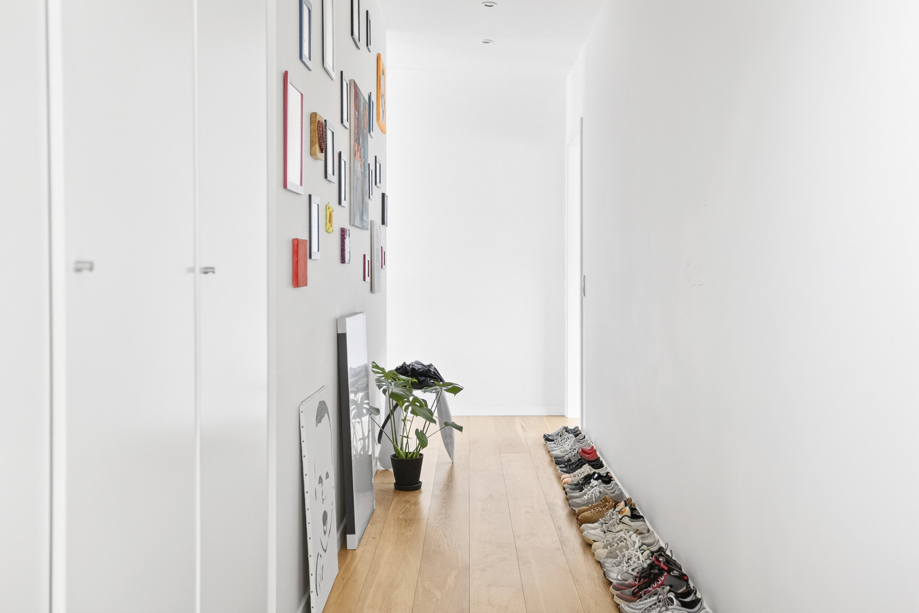 Fremhævet mellemgang billede i fuldskærmstilstand. Billede af Kongevænget 7, Smørumnedre, 2765 Smørum