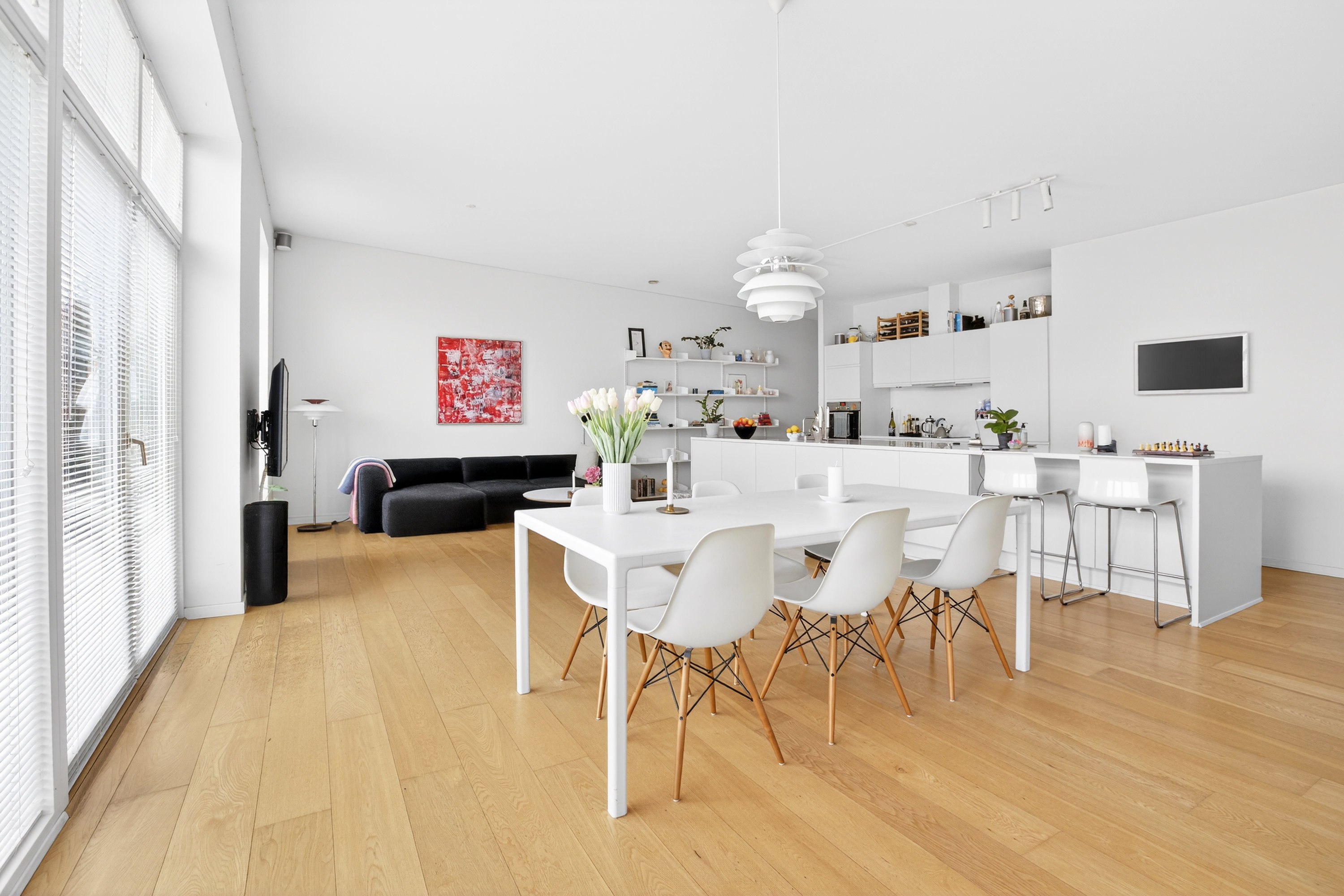 Fremhævet stue billede i fuldskærmstilstand. Billede af Kongevænget 7, Smørumnedre, 2765 Smørum