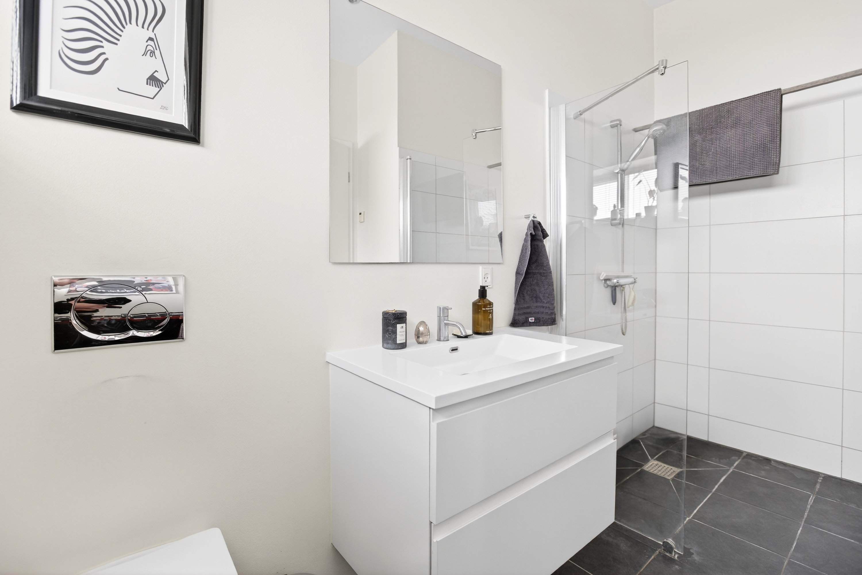 Fremhævet toilet / bad billede i fuldskærmstilstand. Billede af Kongevænget 7, Smørumnedre, 2765 Smørum